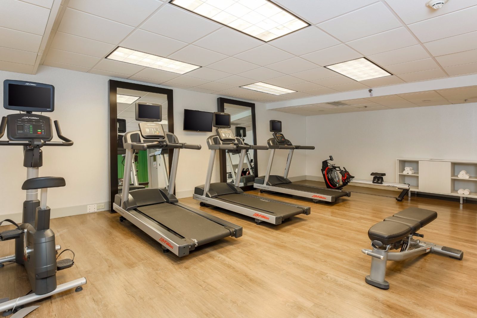 holiday inn express milwaukee- west medical hotel wauwatosa
