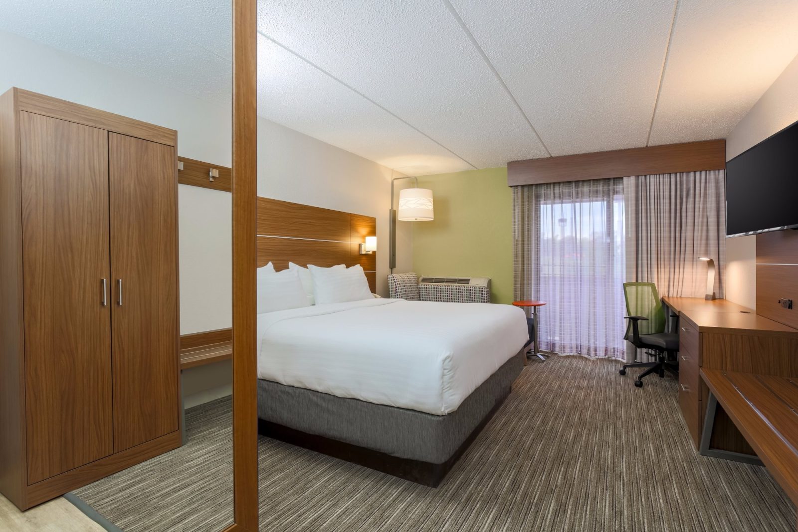 holiday inn express milwaukee- west medical hotel wauwatosa