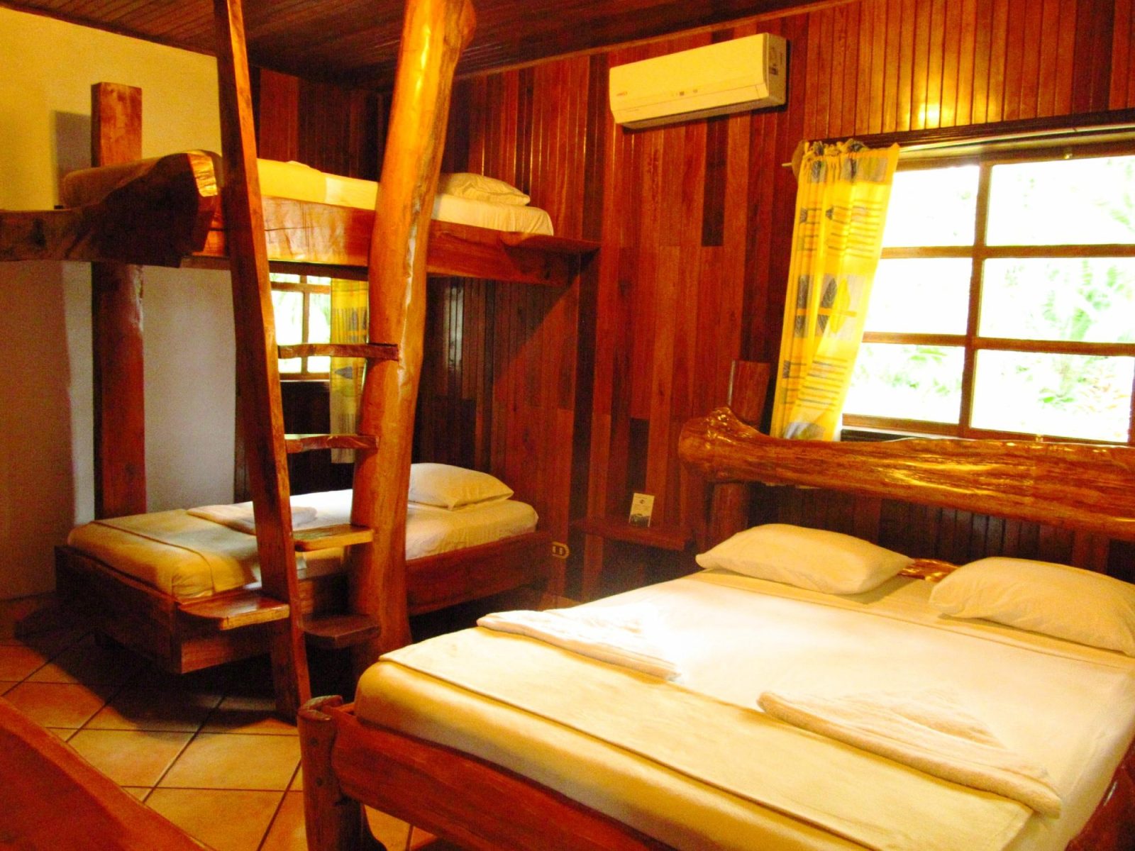 hotel la isla puerto viejo