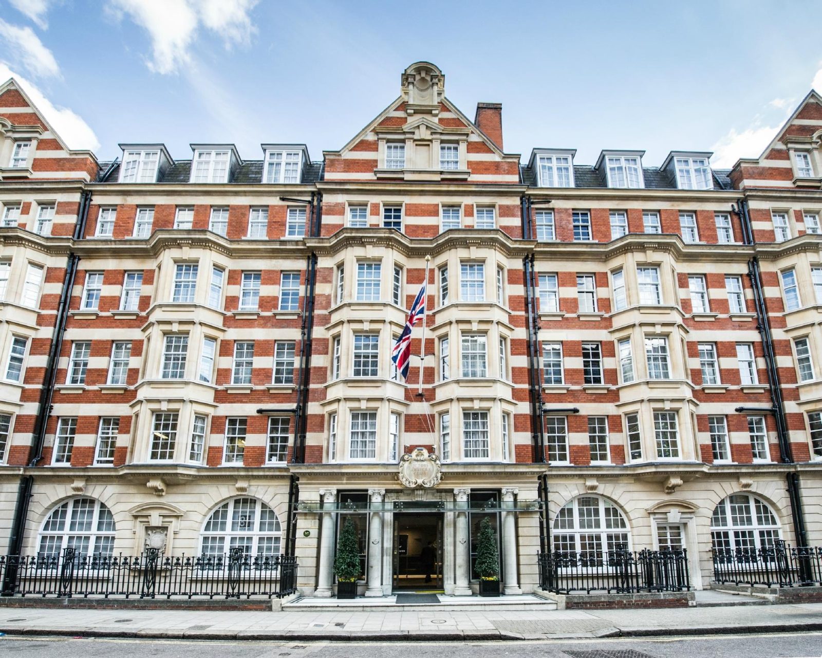 victory services club hotel london