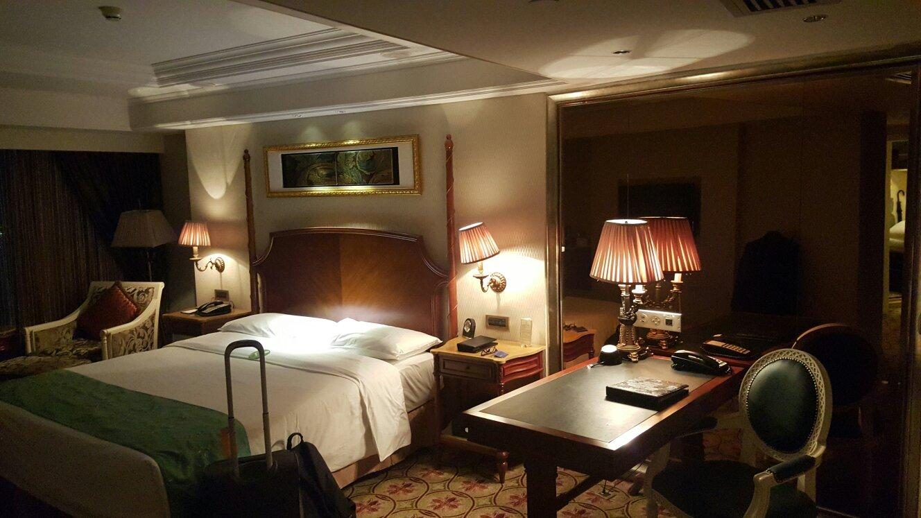 Baiteng Lake Holiday Resort Hotel