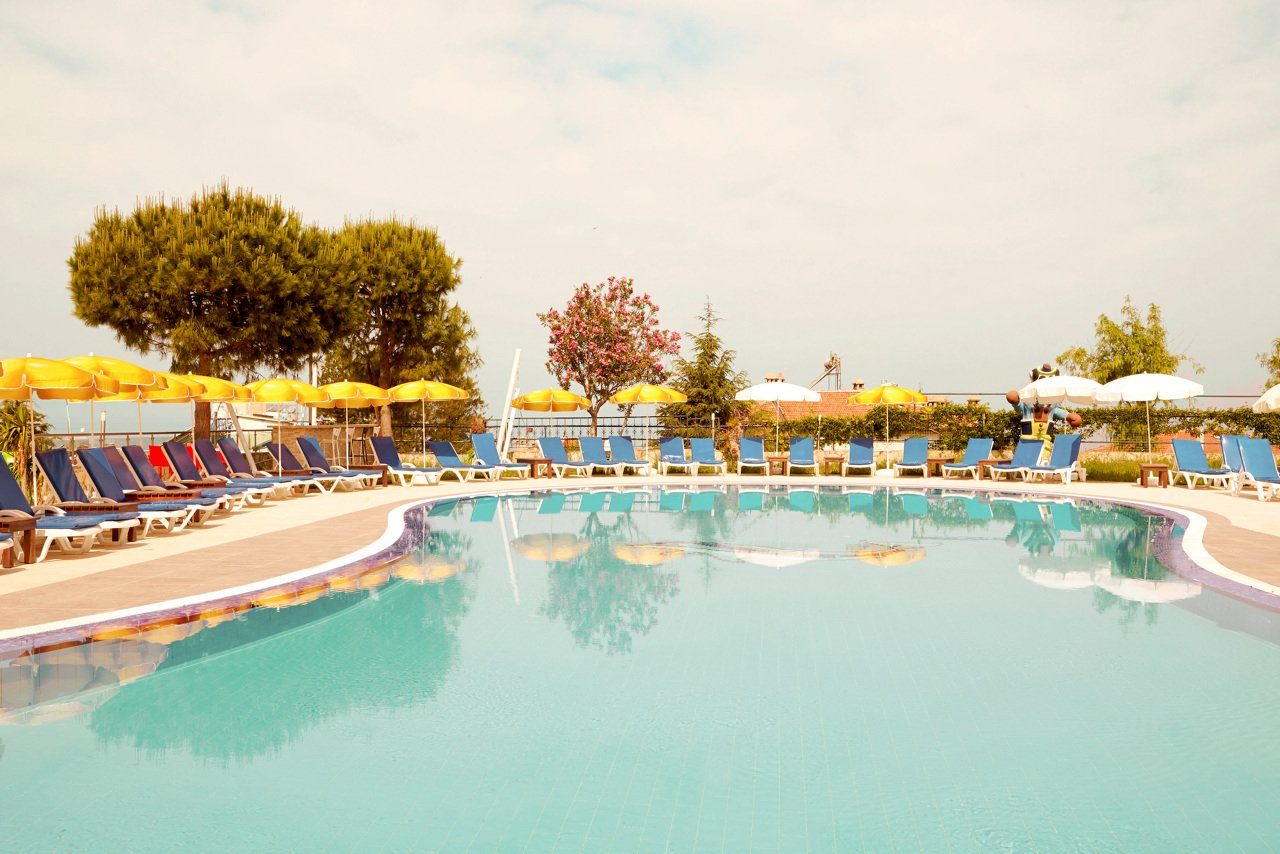 lion hotel kusadasi