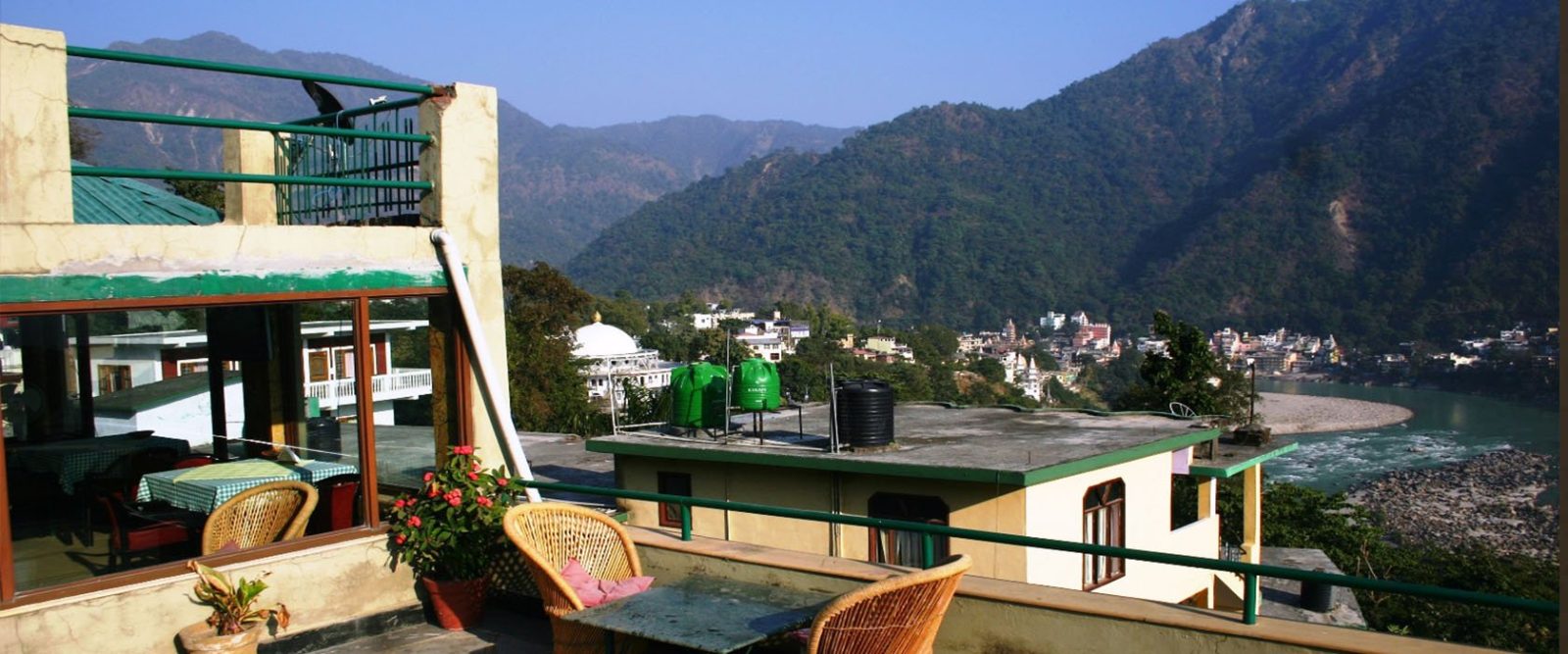 high bank peasants cottage hotel rishikesh