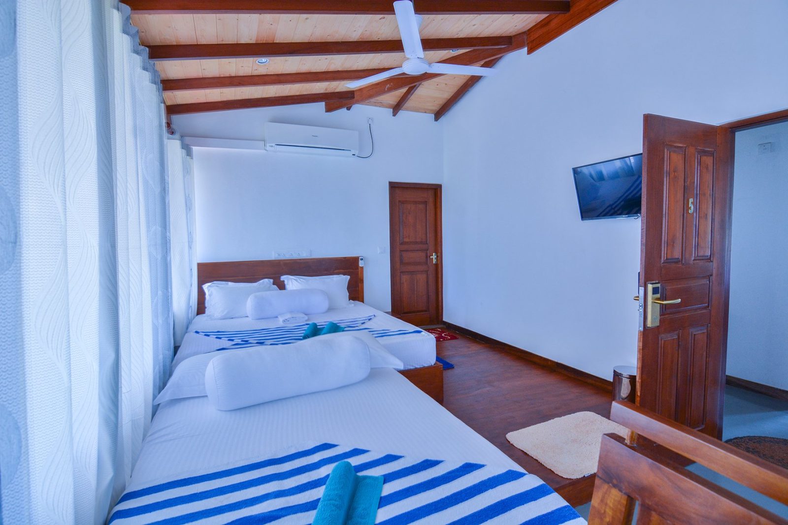Wave Beach Resort Unawatuna