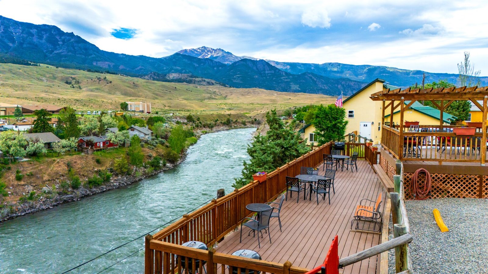 Yellowstone Riverside Cottages