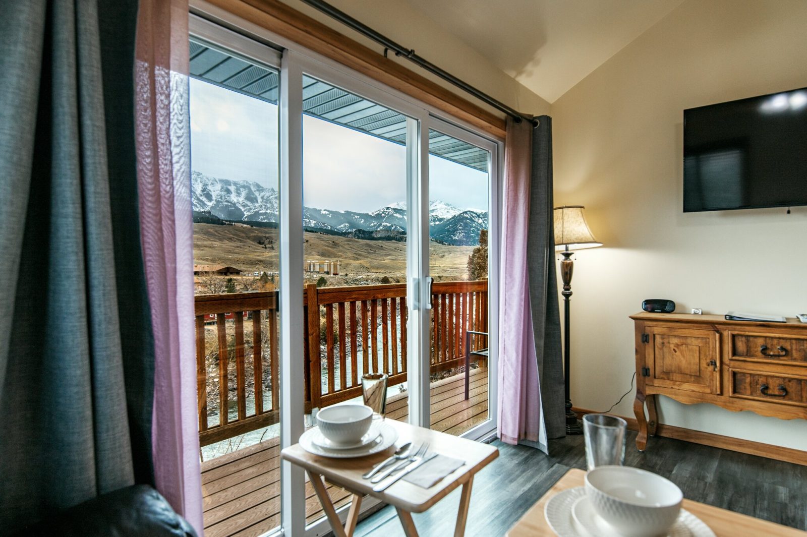 Yellowstone Riverside Cottages