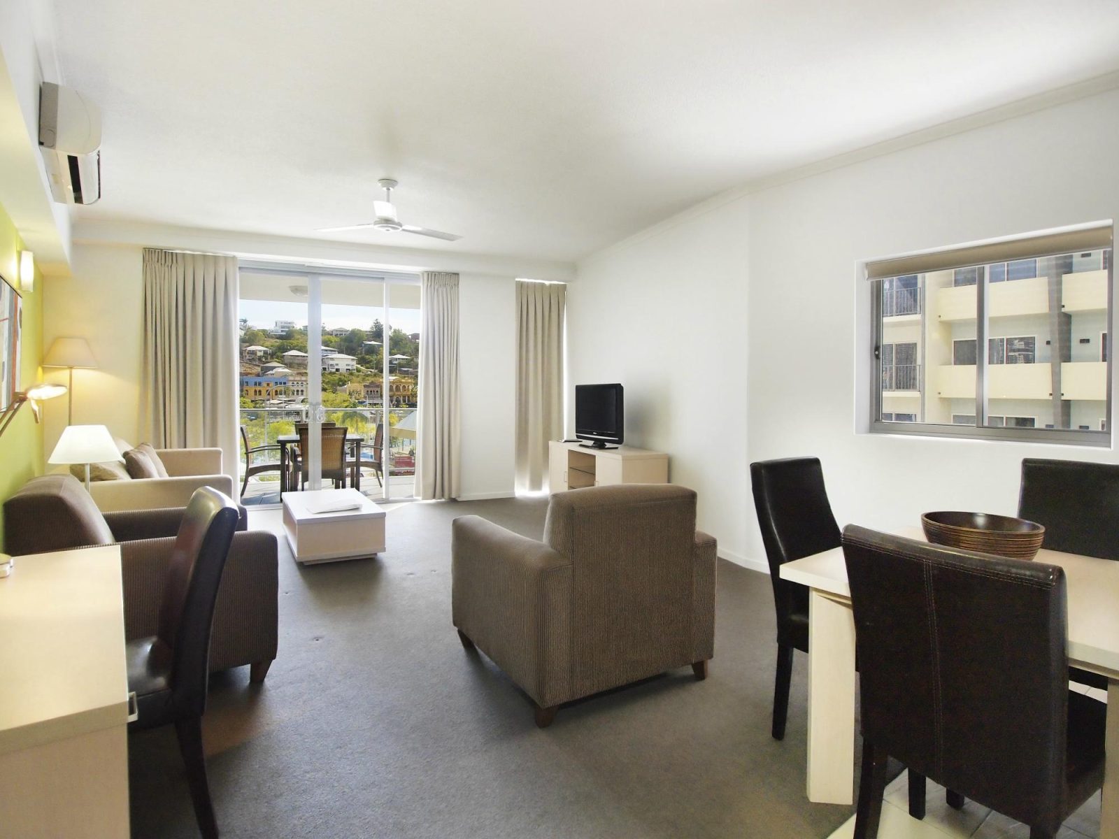 oaks gateway on palmer hotel townsville