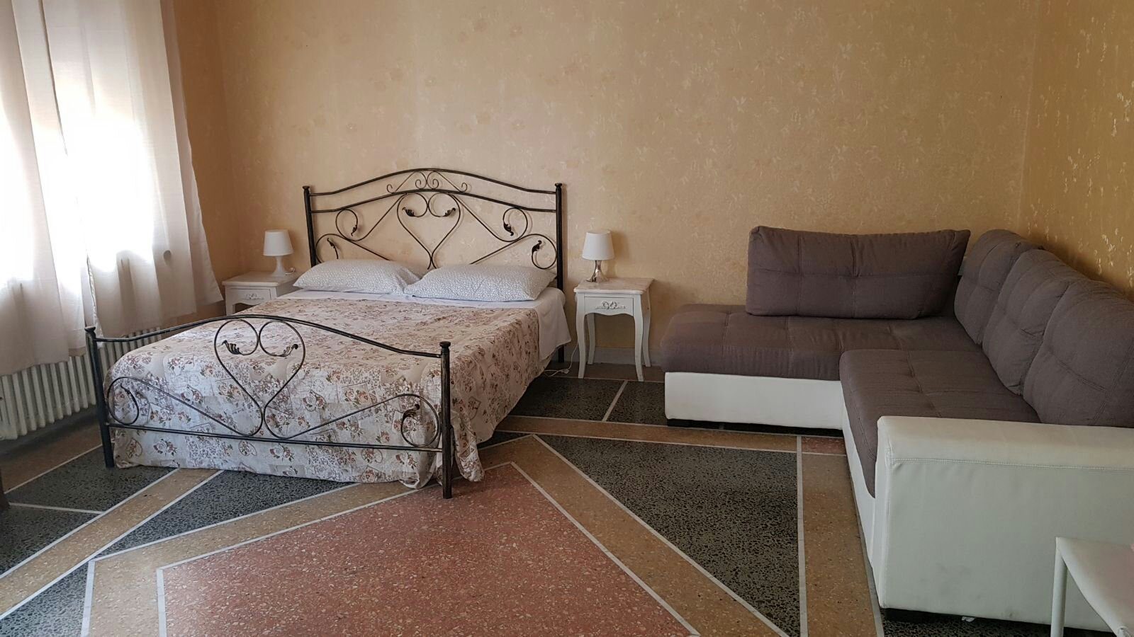 Holiday Pisa Gare B&B