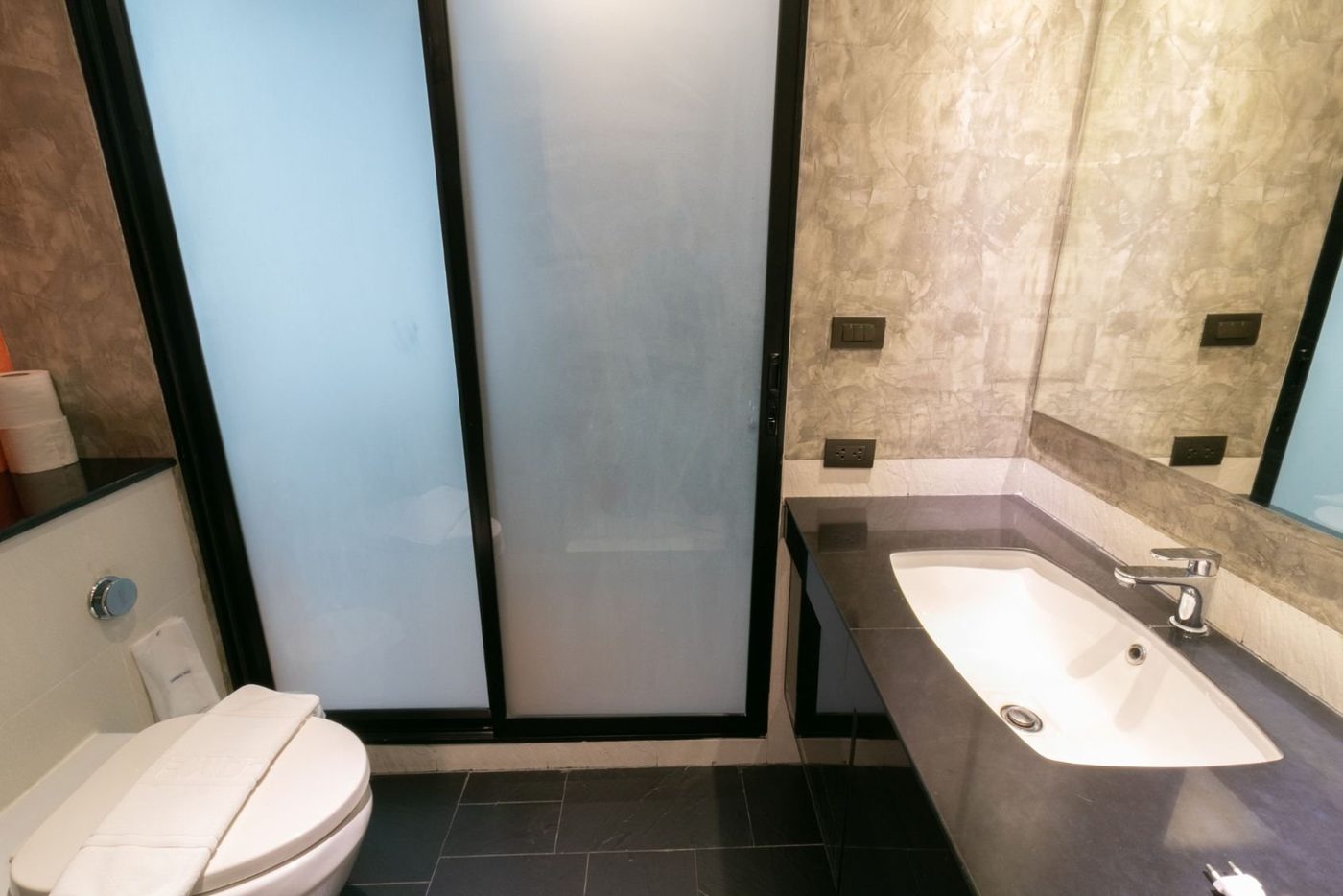 Zen Rooms Zleepmotion Bangkok