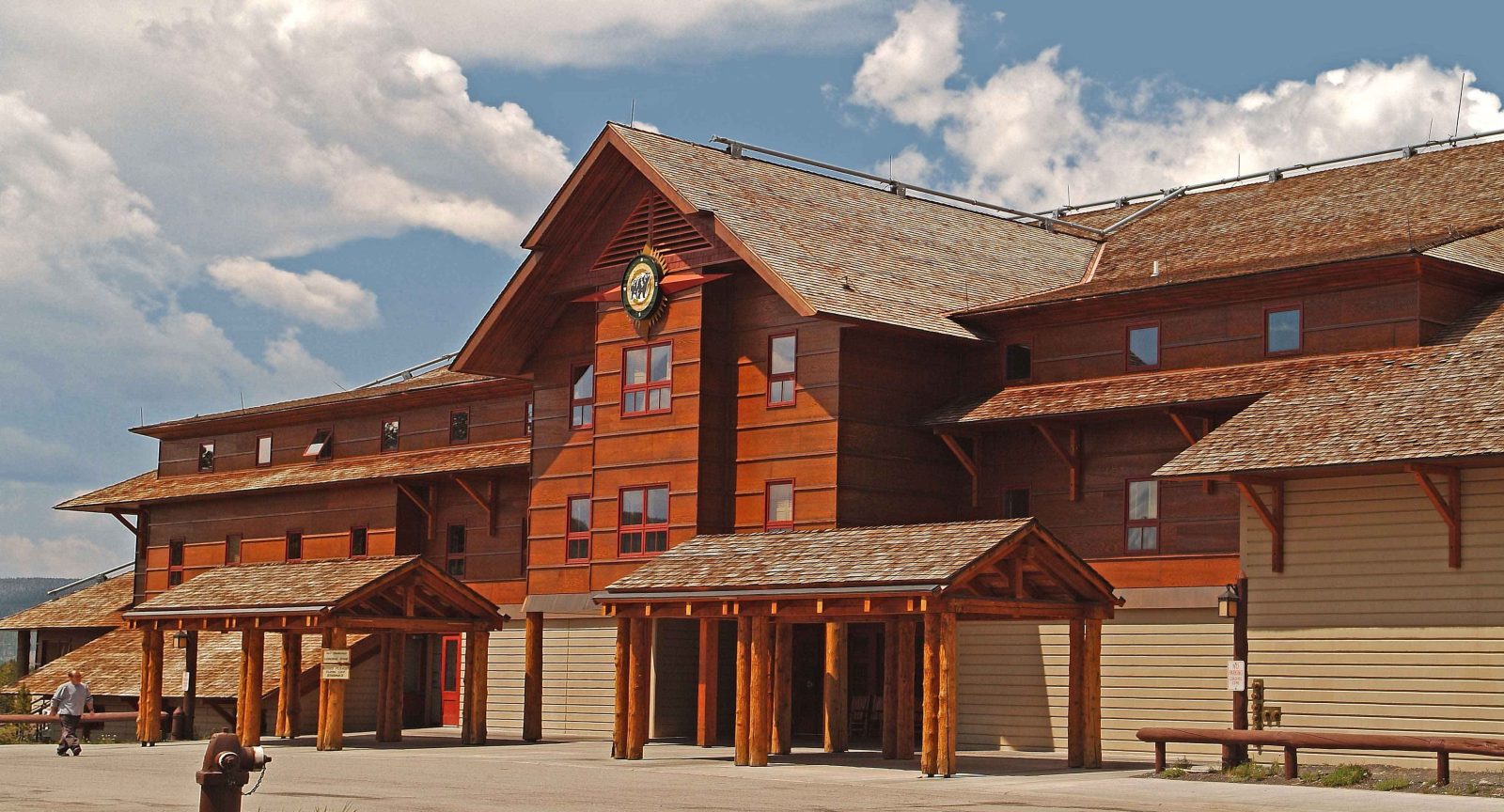 hotel old faithful snow