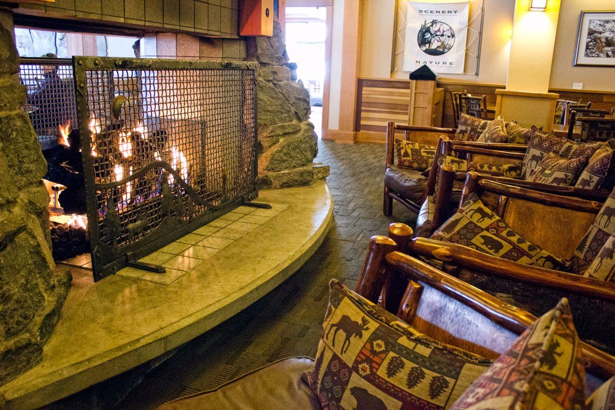 hotel old faithful snow