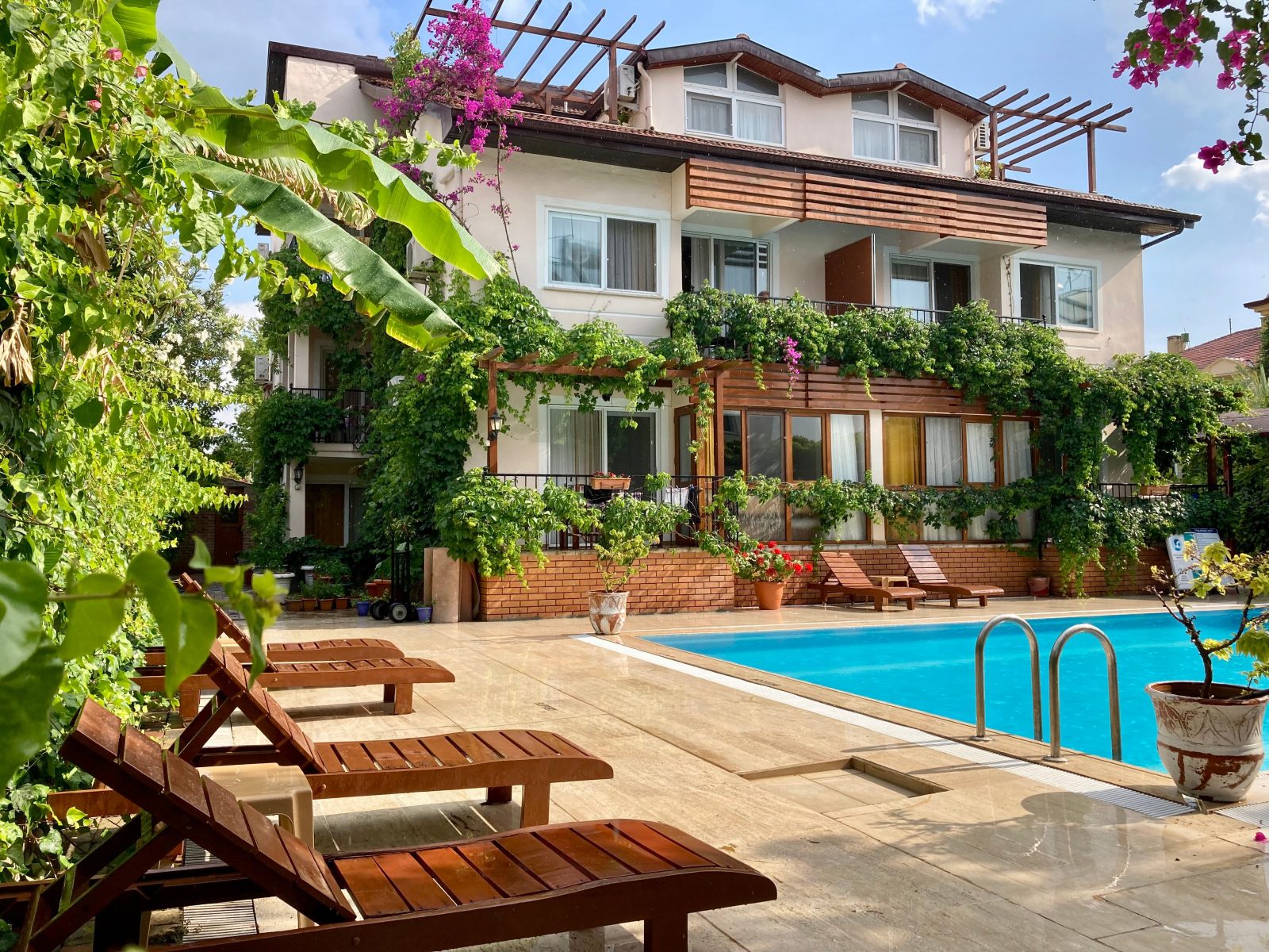 10 apartments