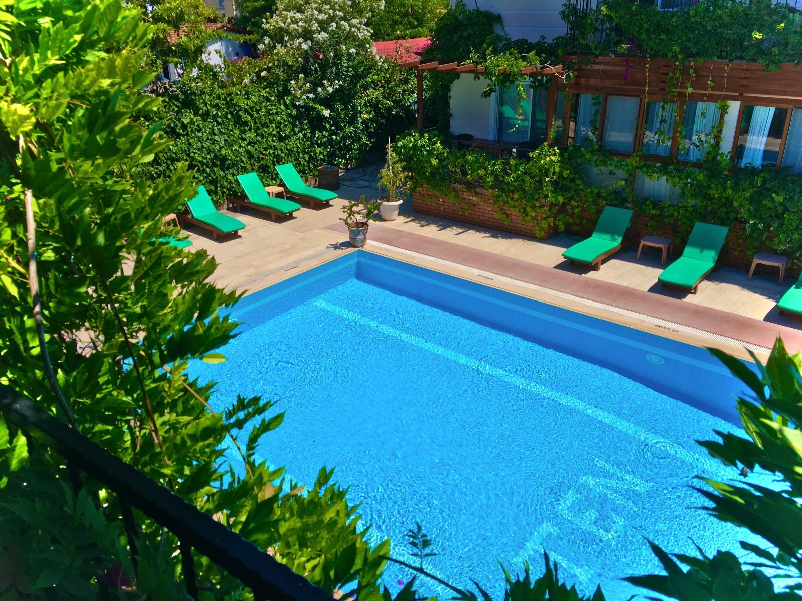 10 apartments