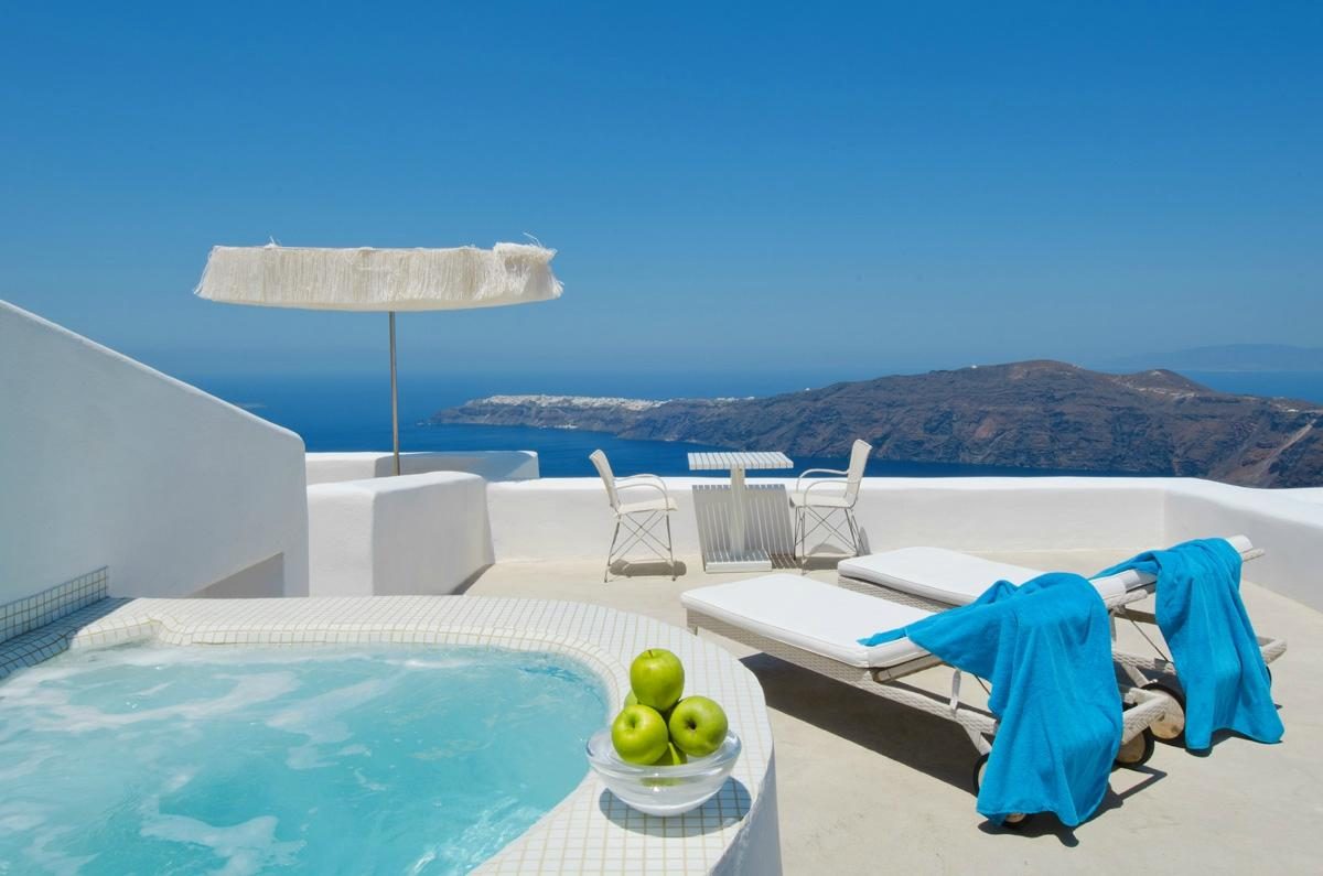 white hotel imerovigli