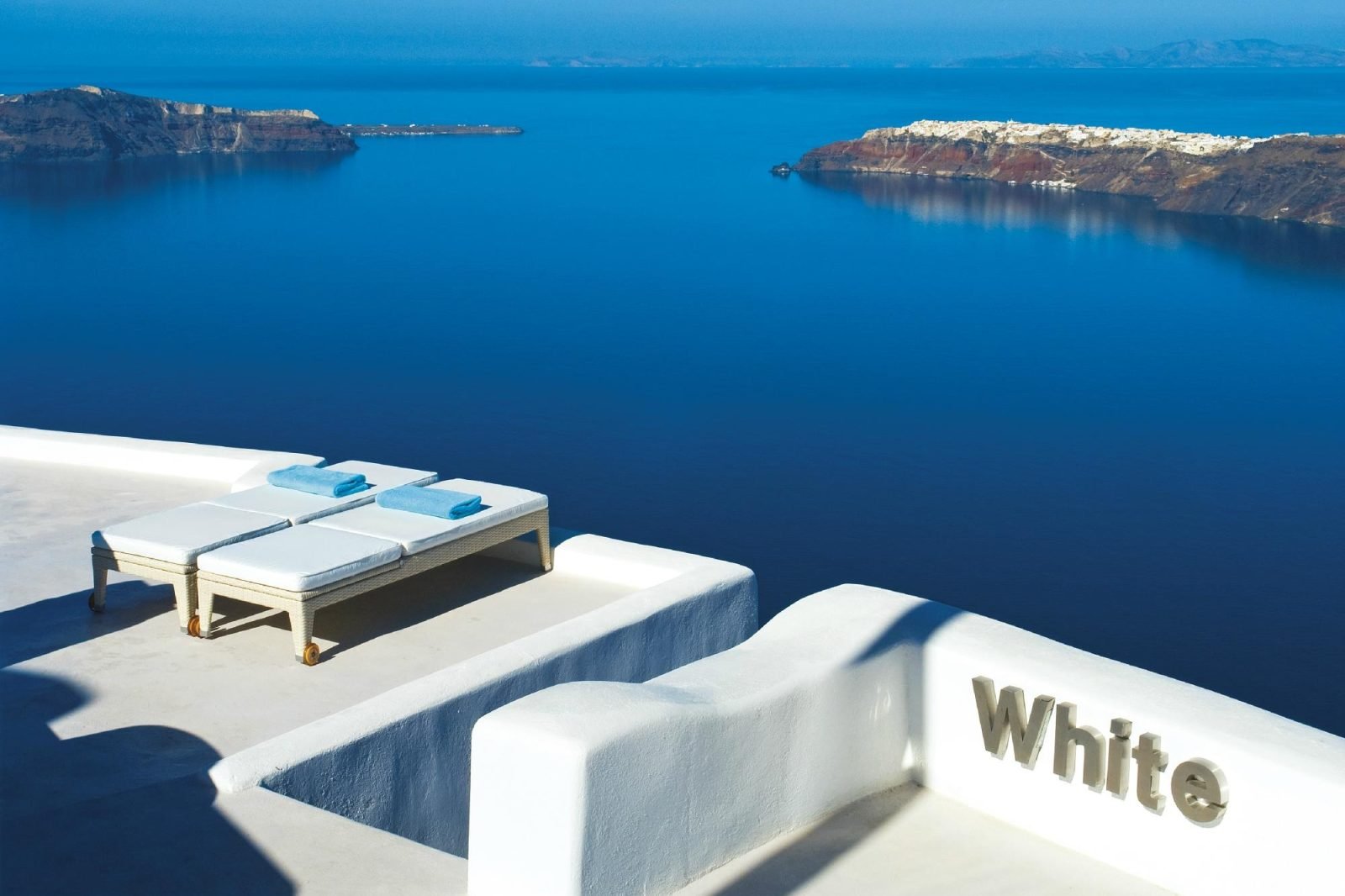 white hotel imerovigli