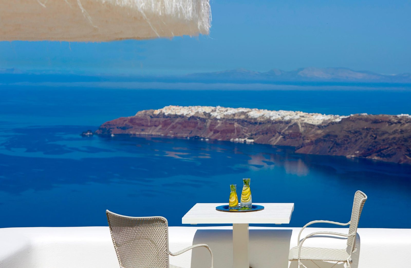 white hotel imerovigli