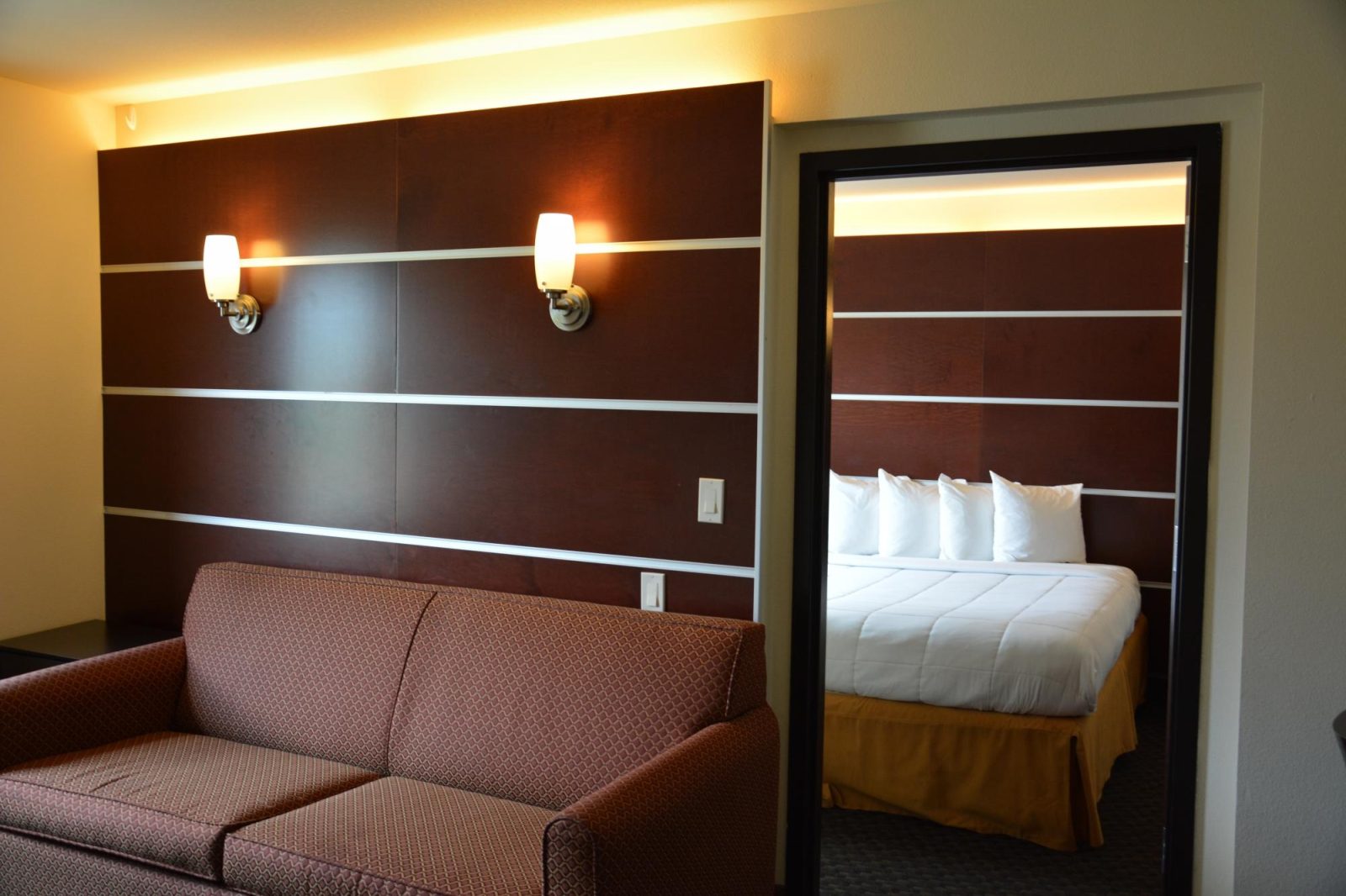 days inn and suites milwaukee