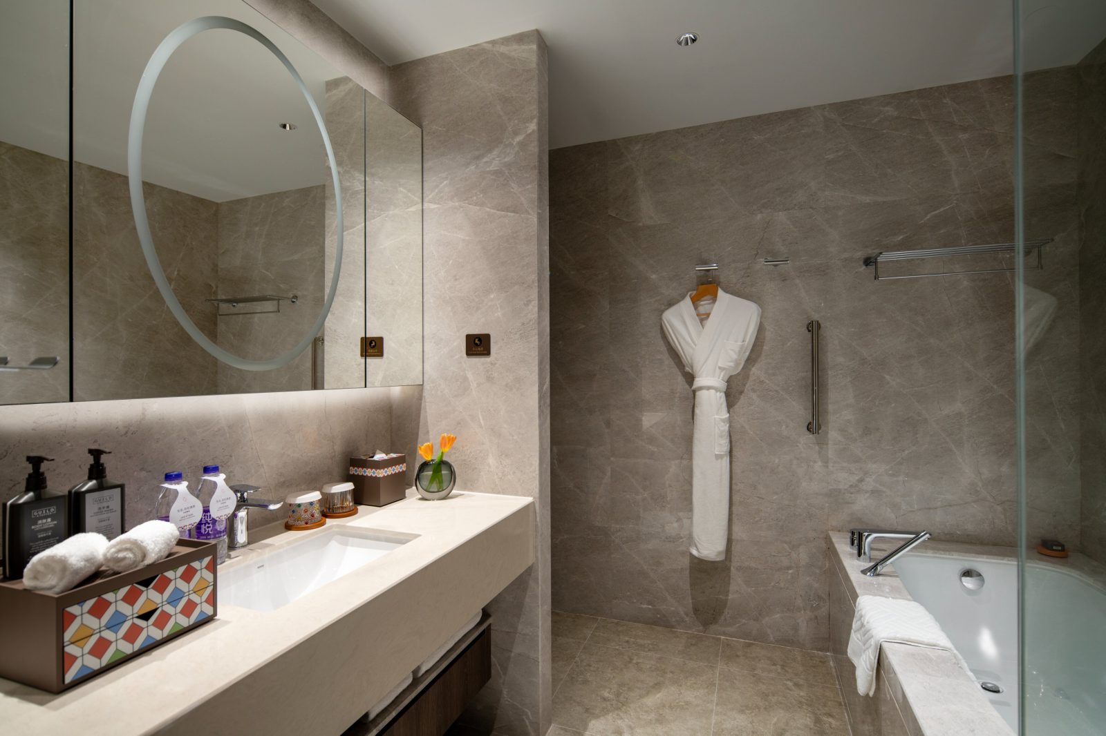 Yuexiu Hotel Guangzhou, Curio Collection By Hilton