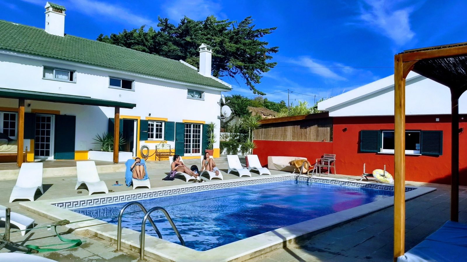Deluxe Surfhouse Algarve – Surfcamp Portugal