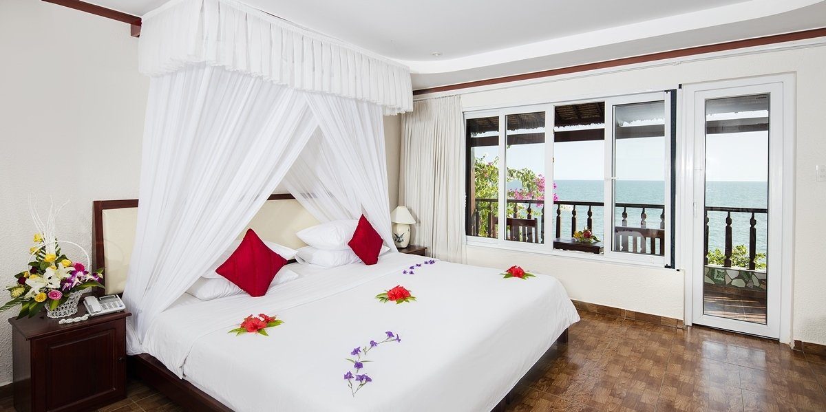 rock water bay hotel phan thiet