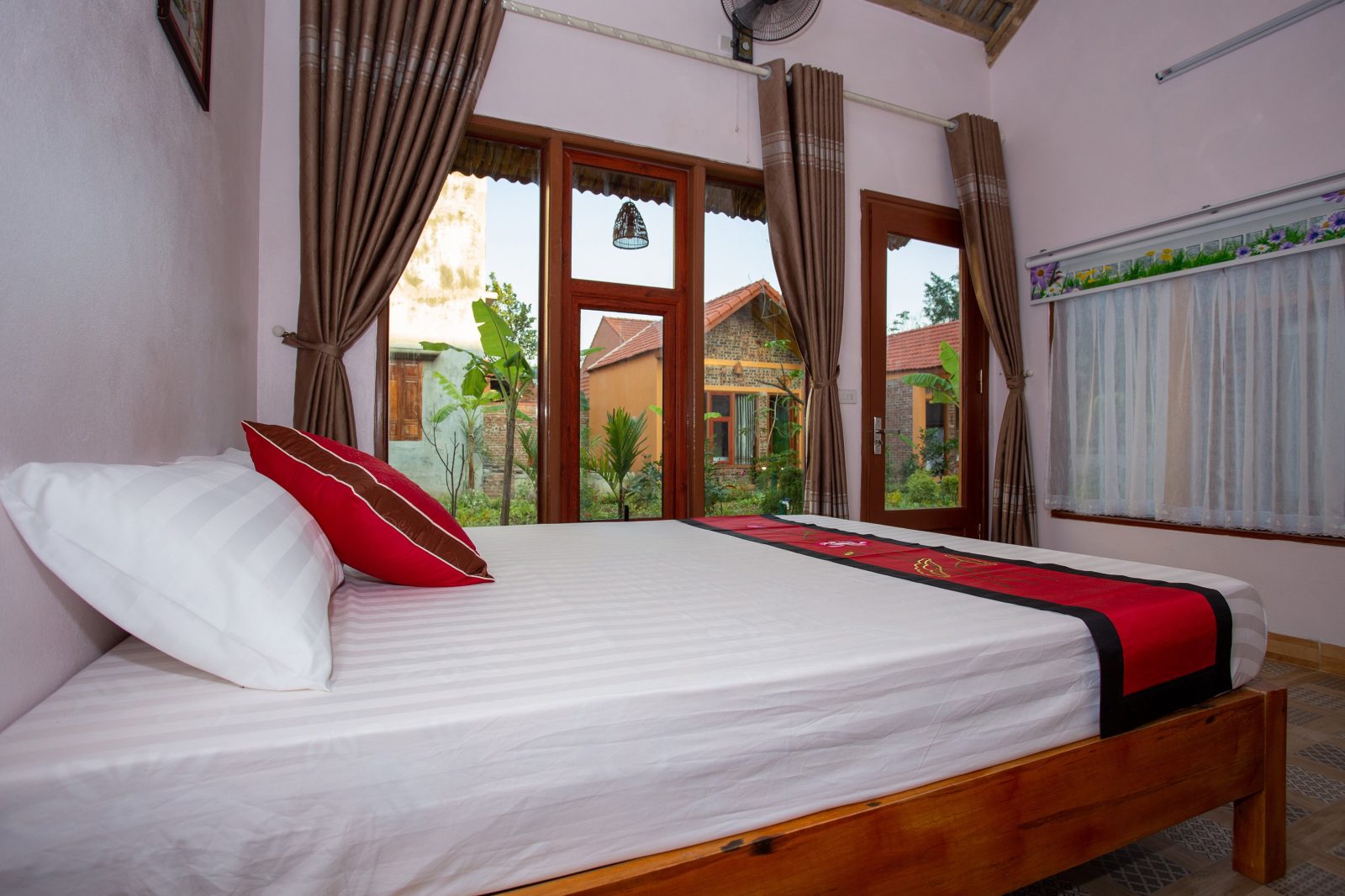 Tam Coc Mountain Bungalow