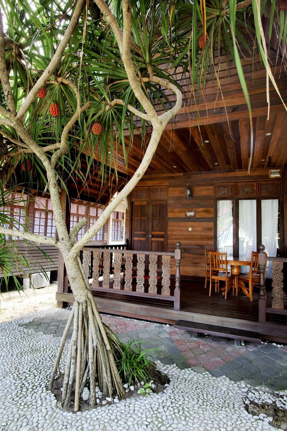 villa danialla beach hotel kota bharu