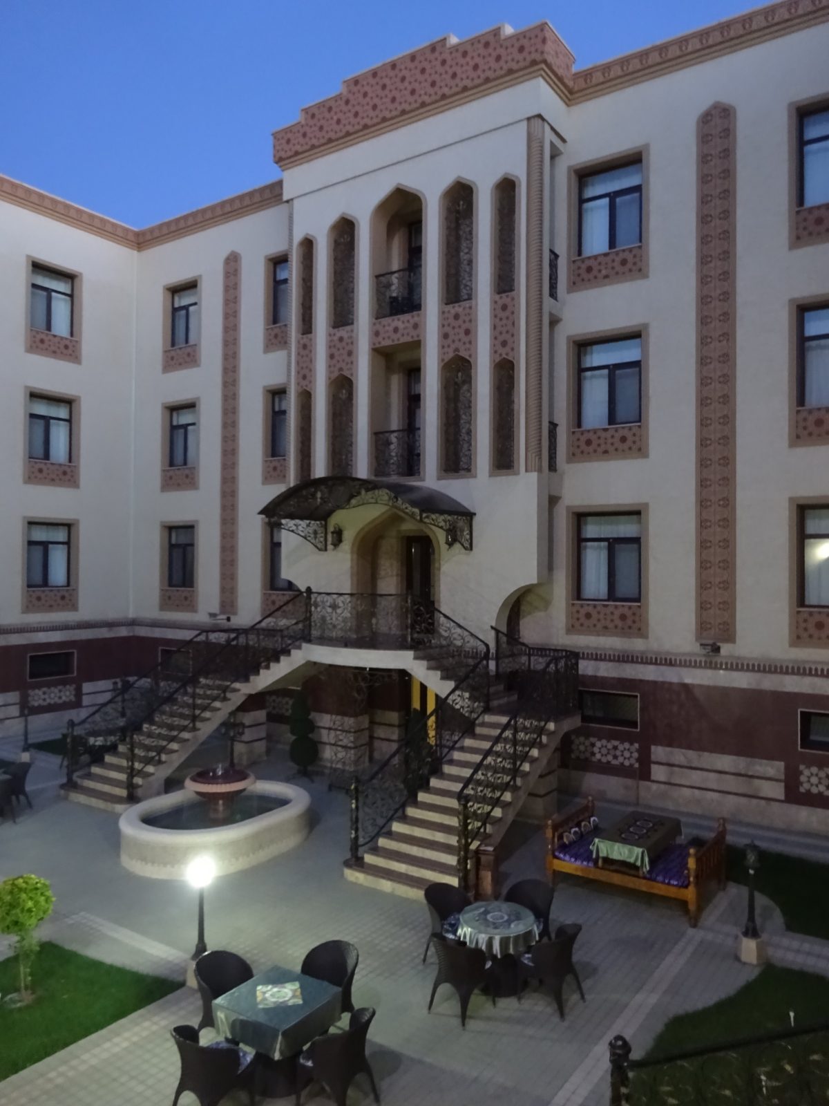 Zargaron Plaza Hotel
