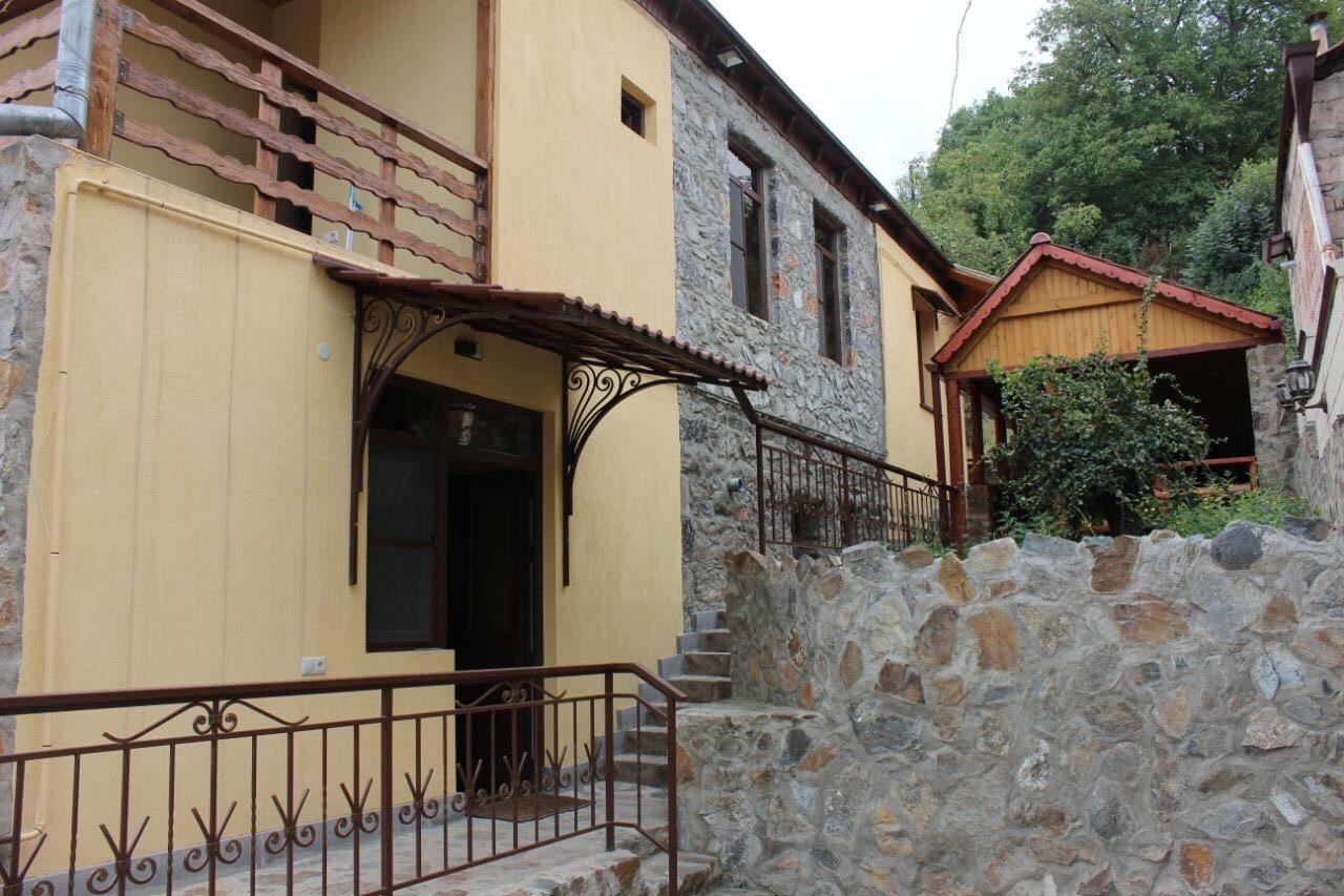 3+2 Dilijan Guest House