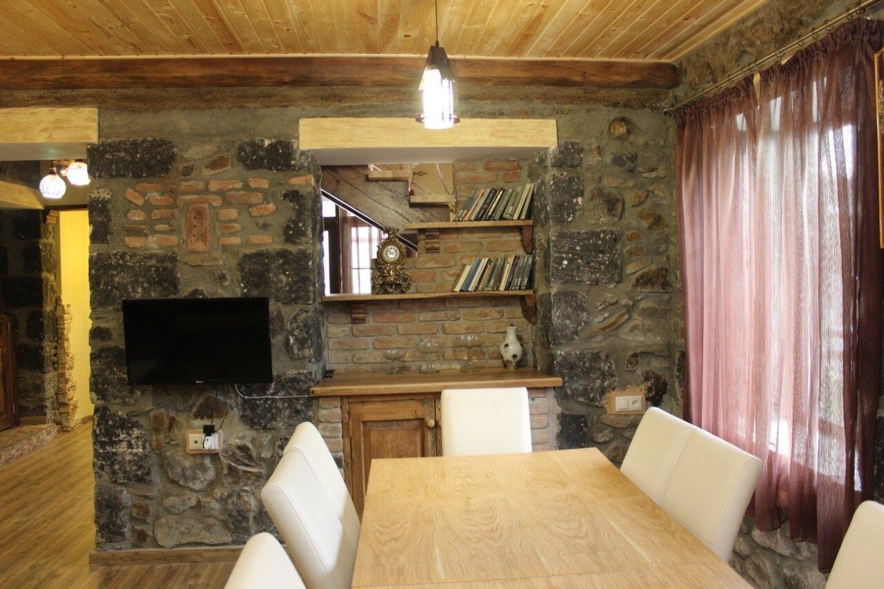 3+2 Dilijan Guest House