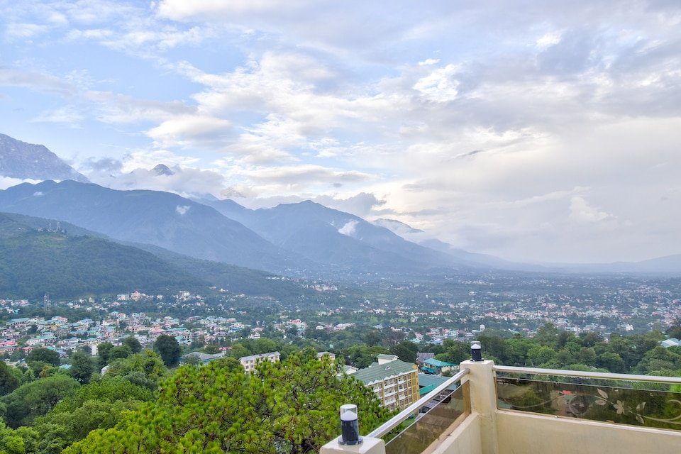 Super Townhouse Oak Dharamshala Near Maximus Mall