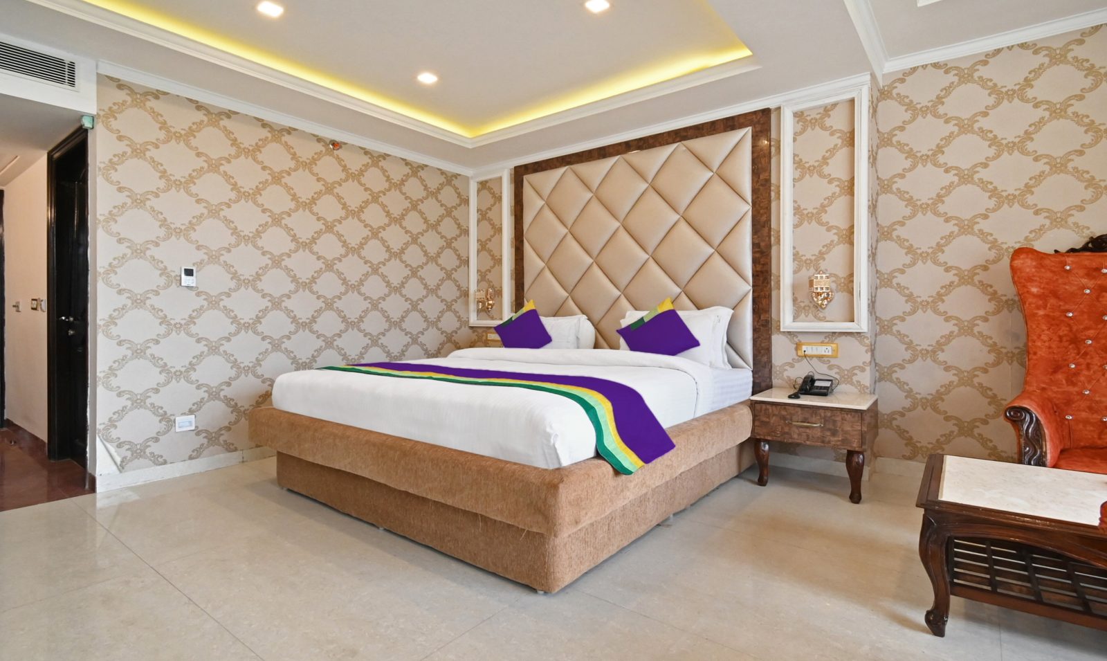Super Townhouse Oak Dharamshala Near Maximus Mall