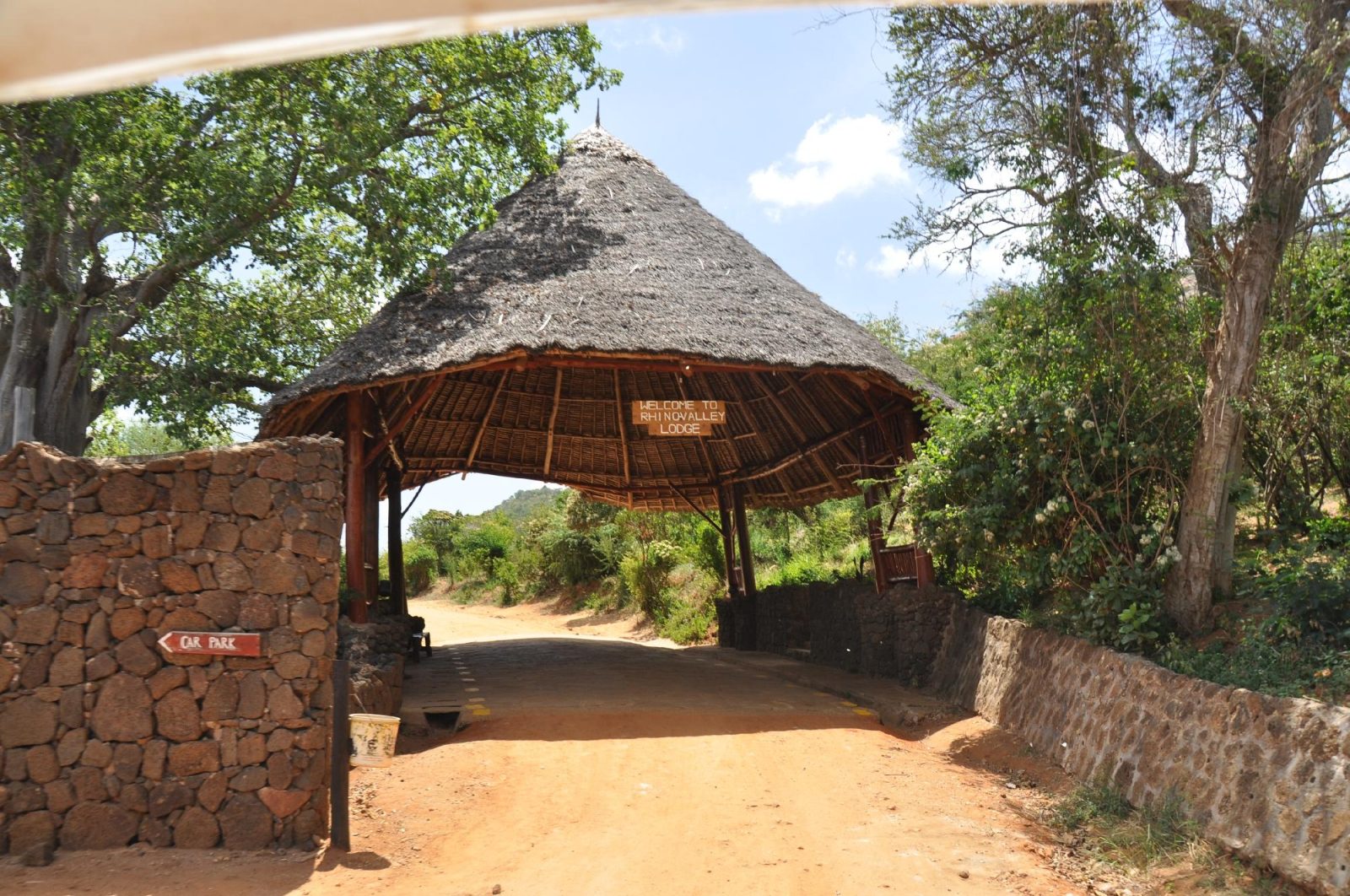 rhino valley hotel tsavo national park west