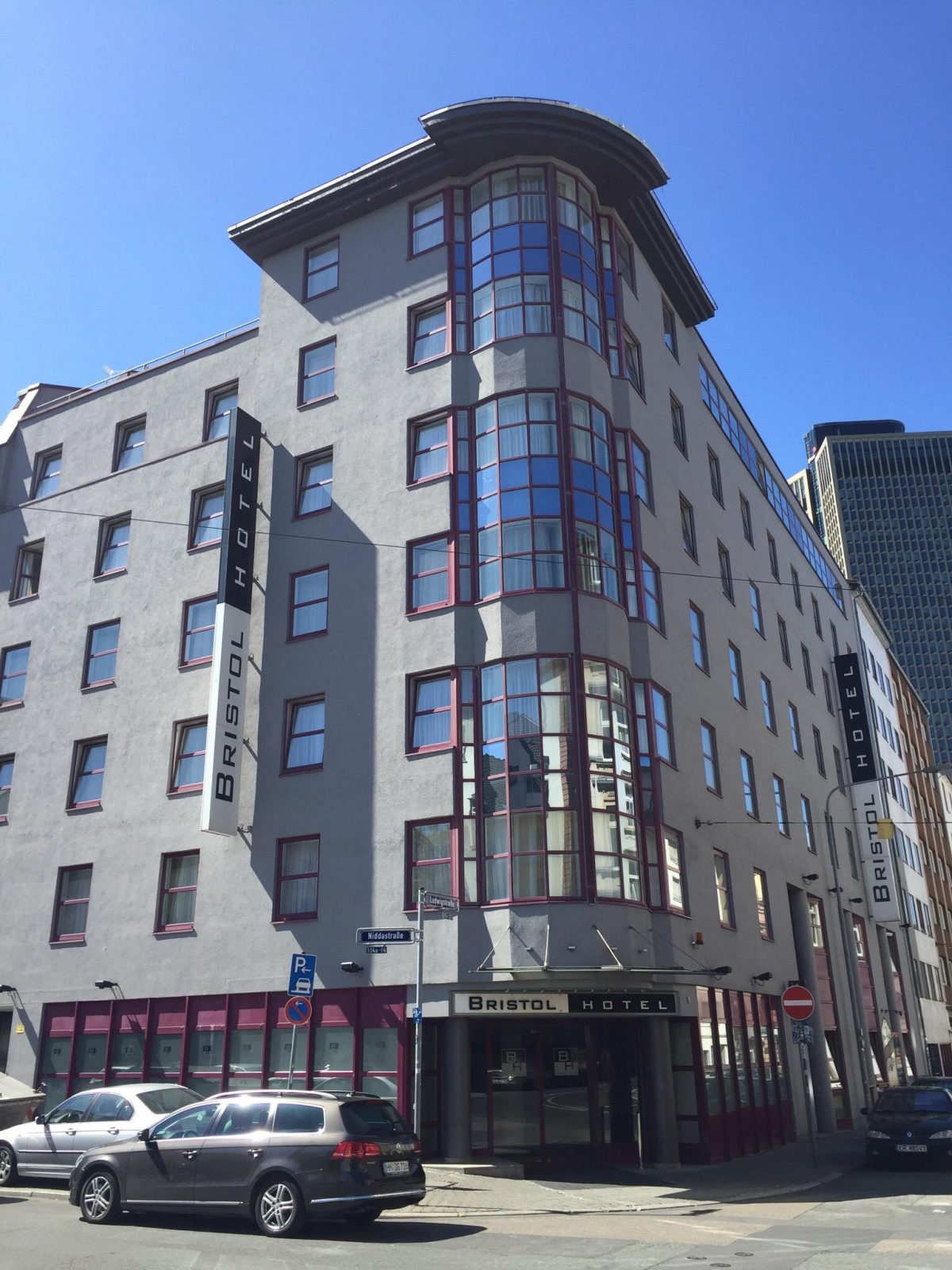frankfurt bristol hotel