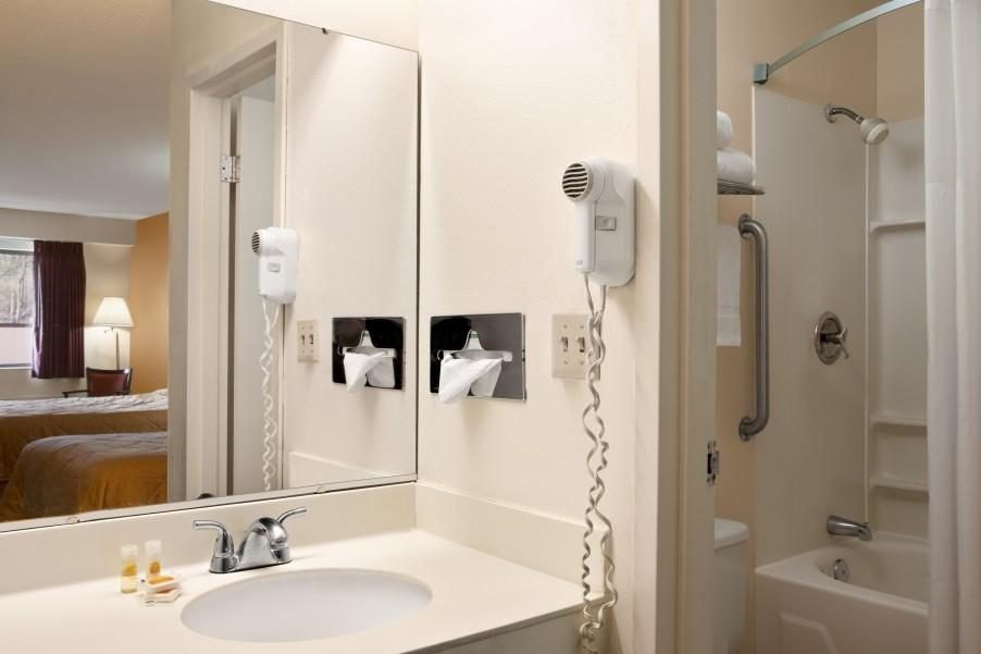 Rodeway Inn & Suites Monroeville-Pittsburgh