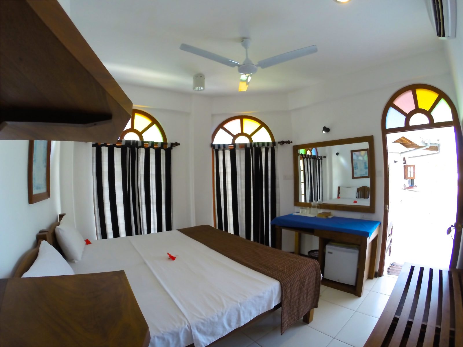 Royal Beach Hotel Hikkaduwa