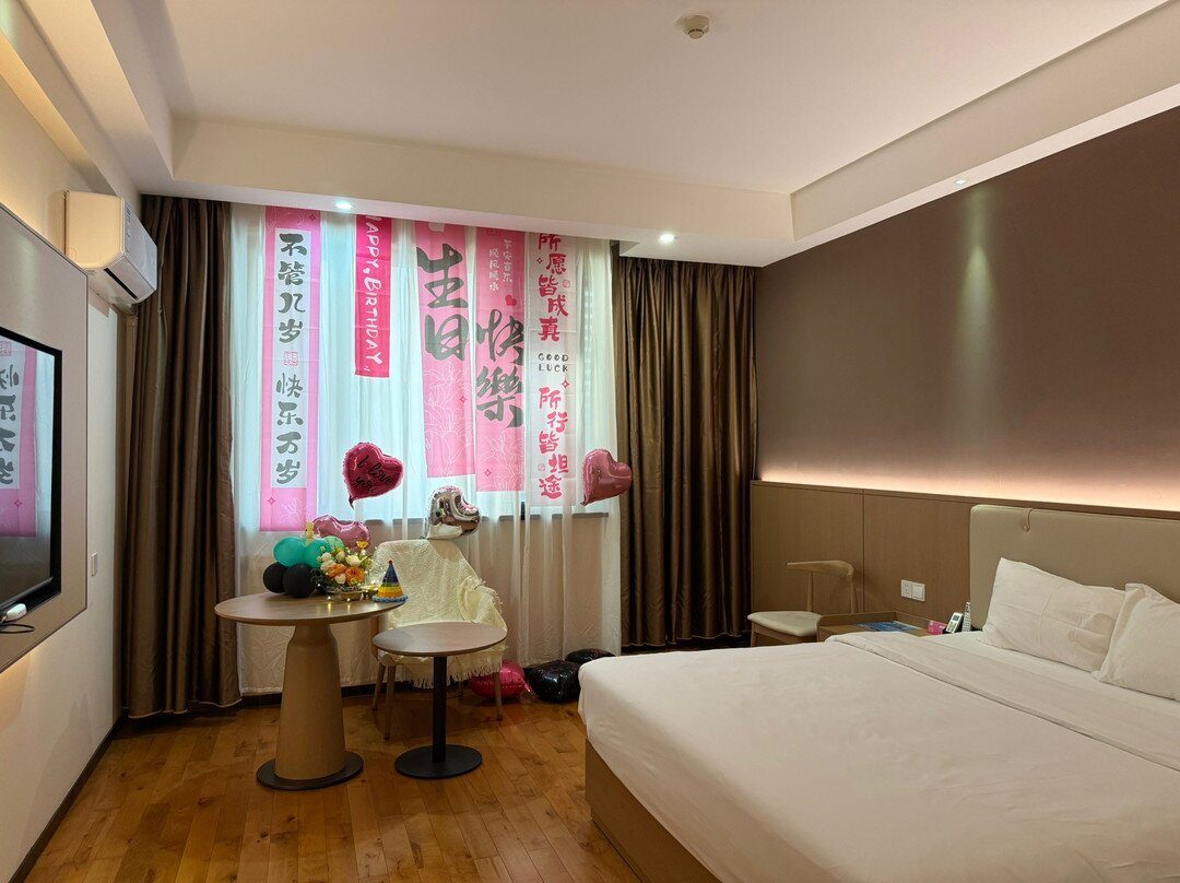 Pai Hotel Zhuhai City Polytechnic aviation city Seaview