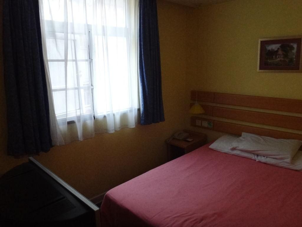 Home Inn Zhuhai Gongbei Walking Street