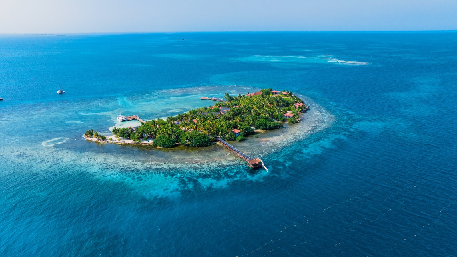 Ray Caye Island Resort
