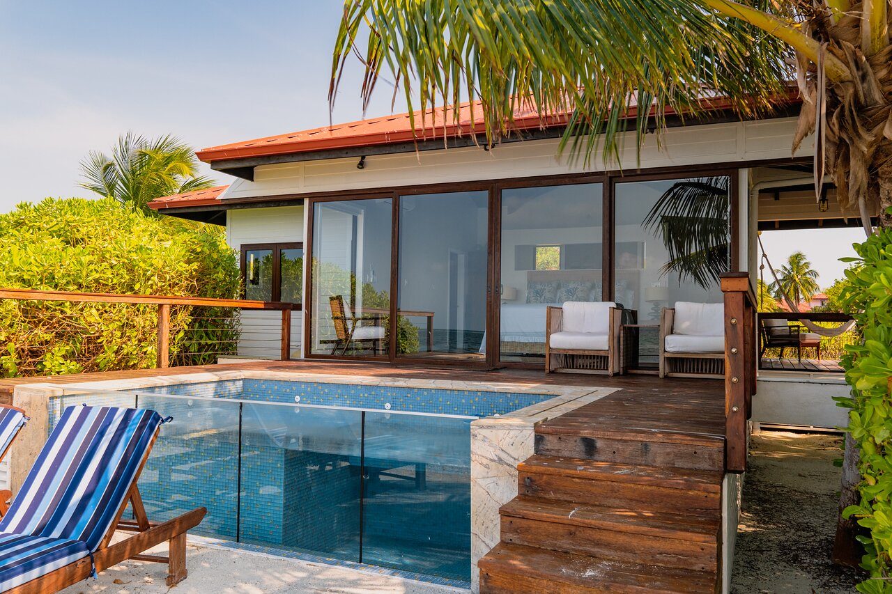 Ray Caye Island Resort