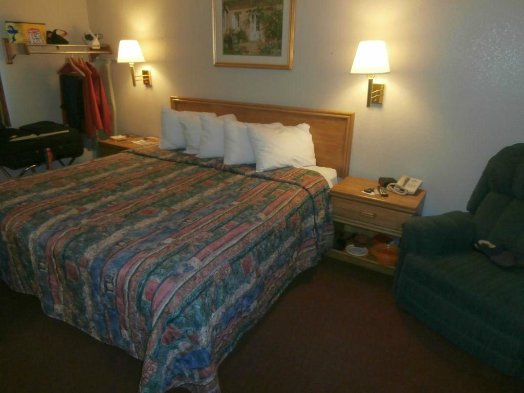 Days Inn and Suites by Wyndham Des Moines Airport