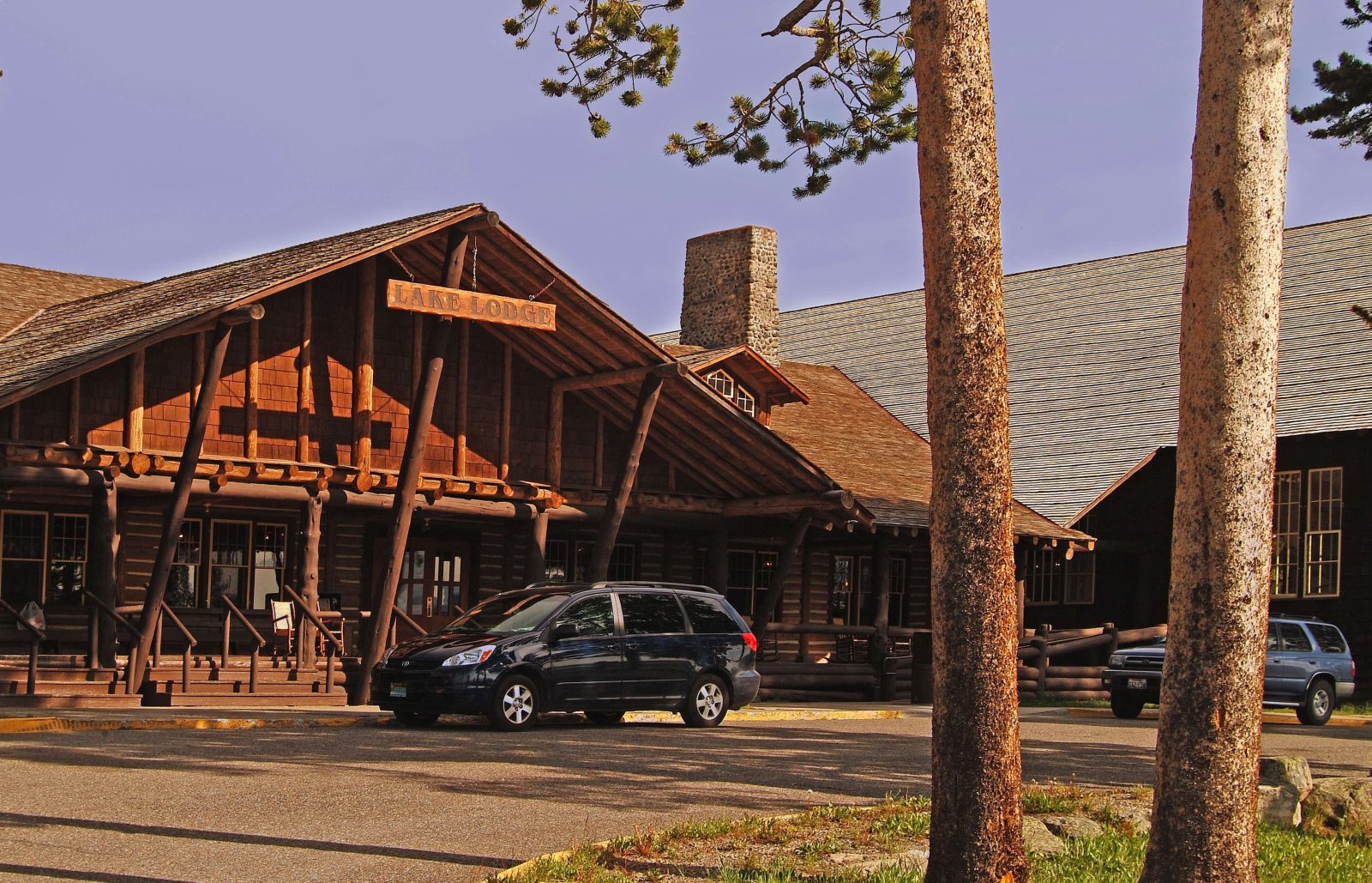yellowstone lake lodge
