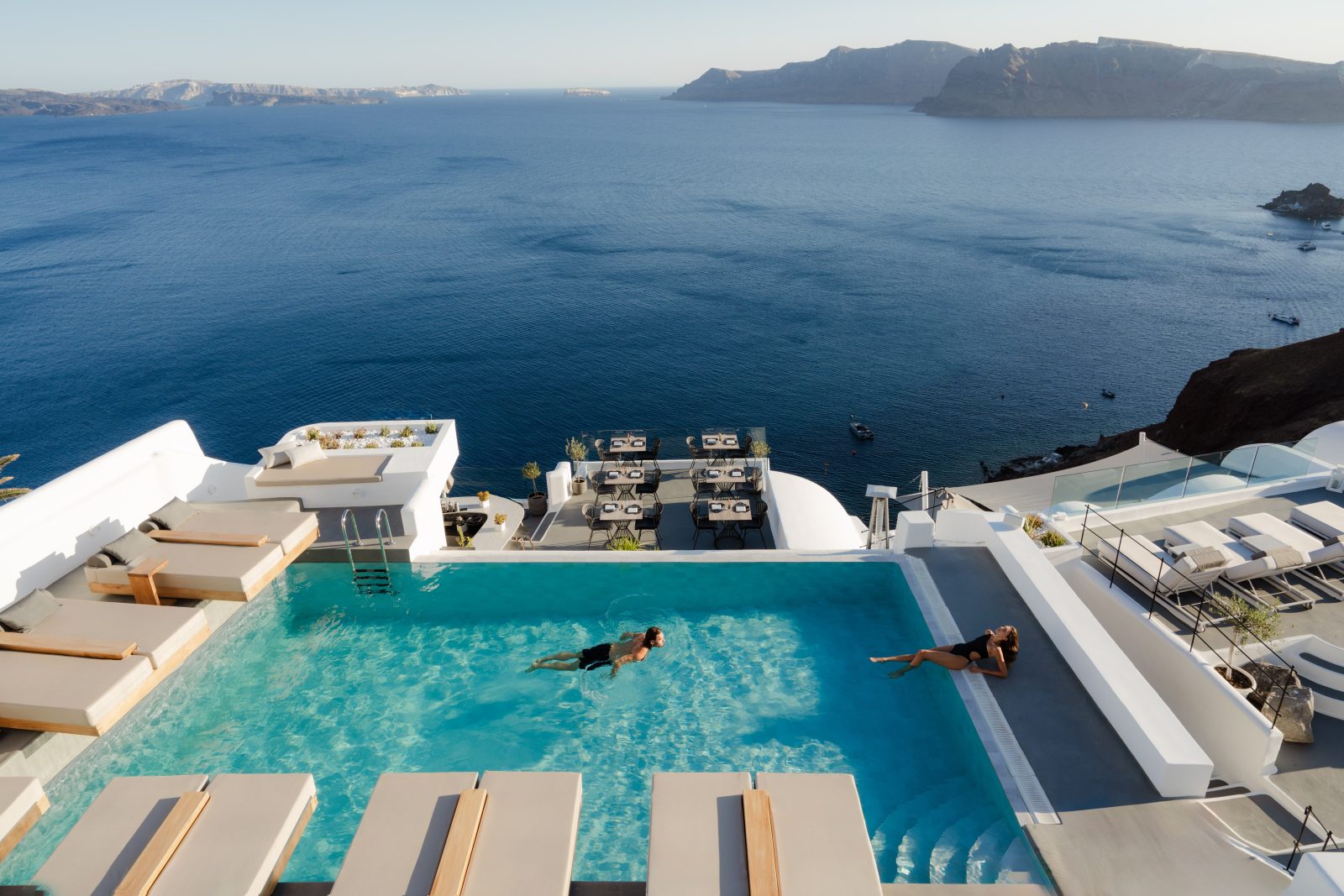 la perla villas hotel oia