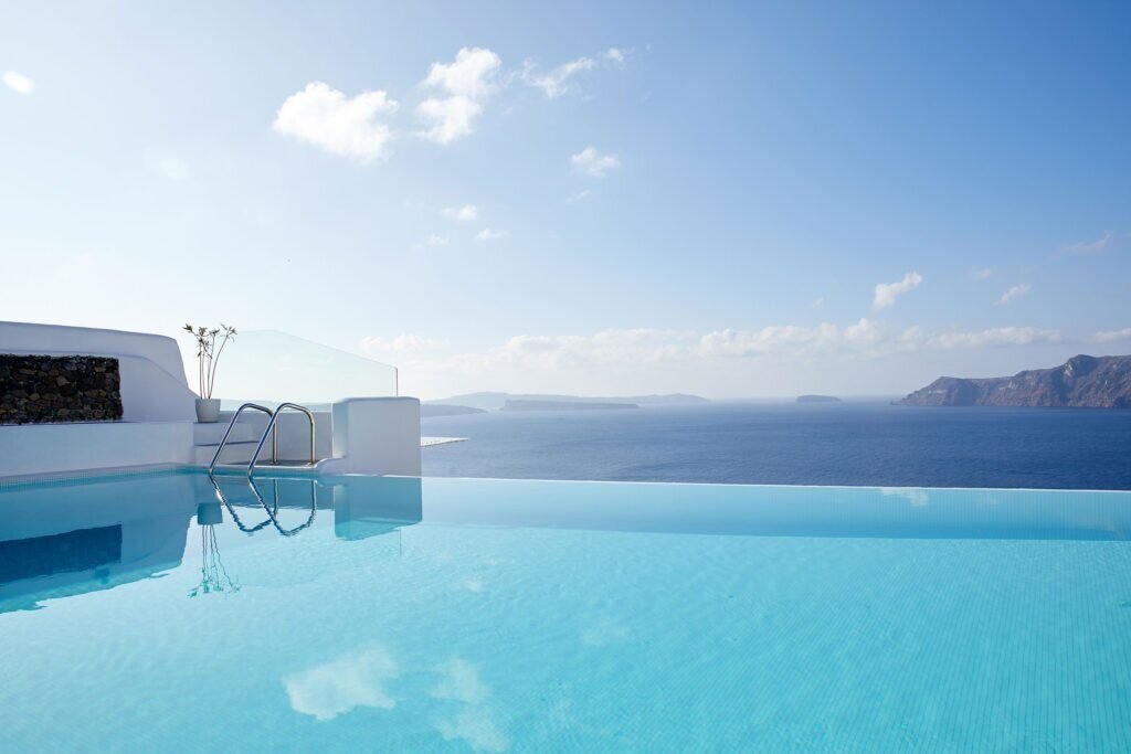 la perla villas hotel oia