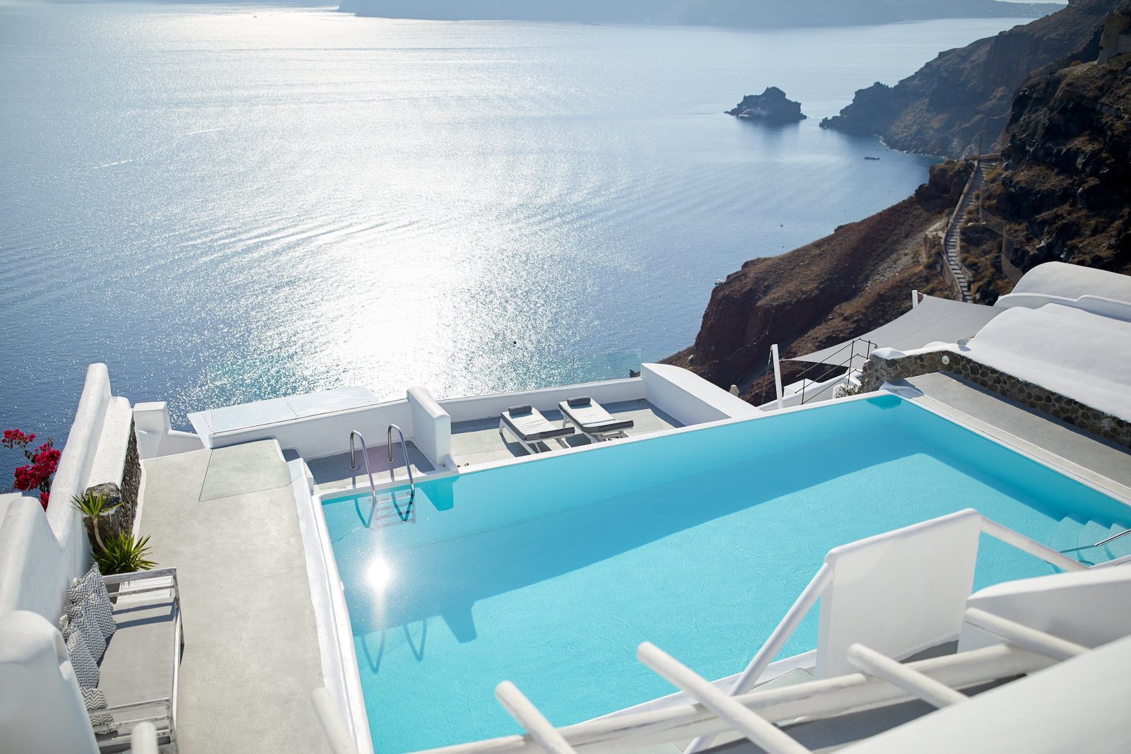 la perla villas hotel oia