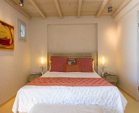 iria beach art naxos