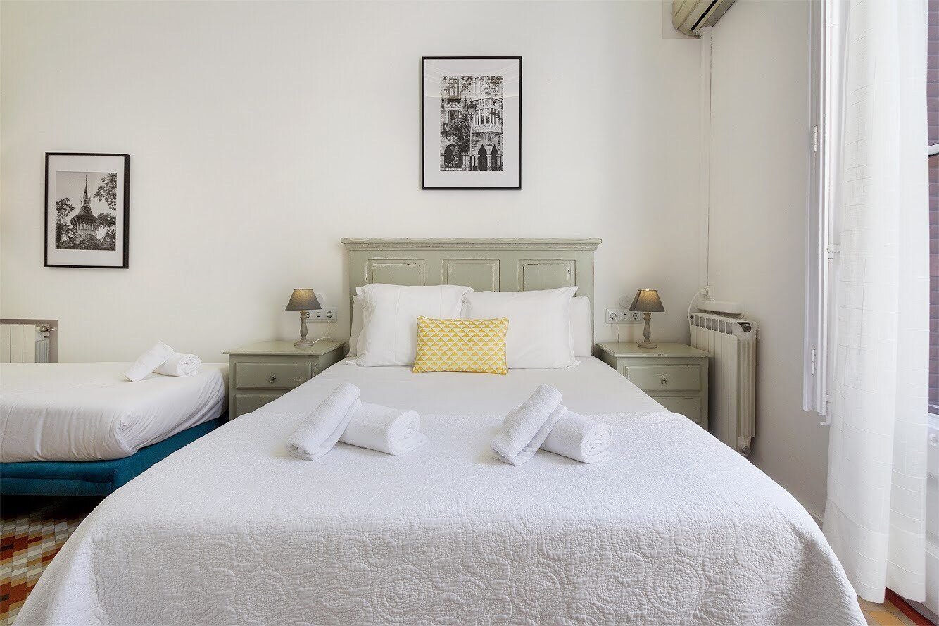 hostal girona hotel barcelona