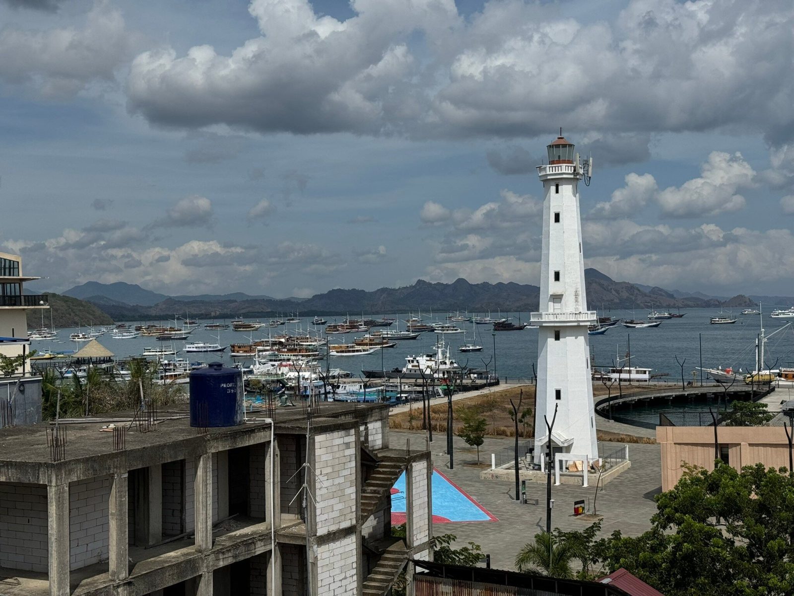 Harbour Komodo Hotel