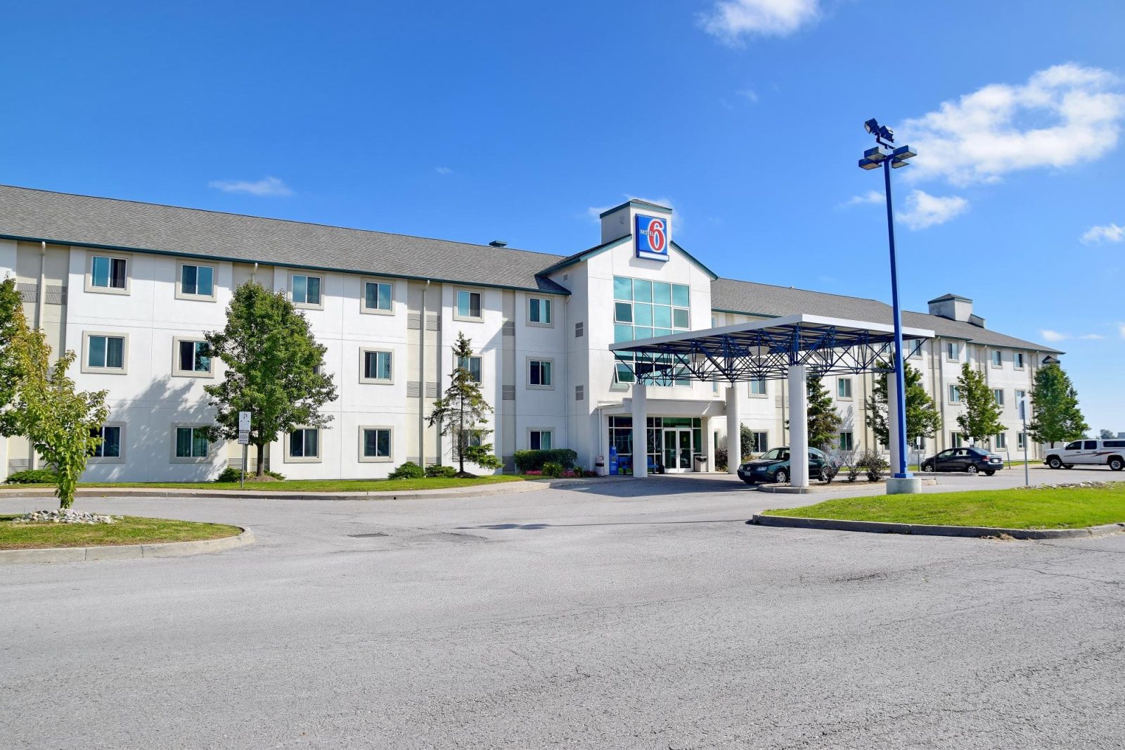 whitby motel six