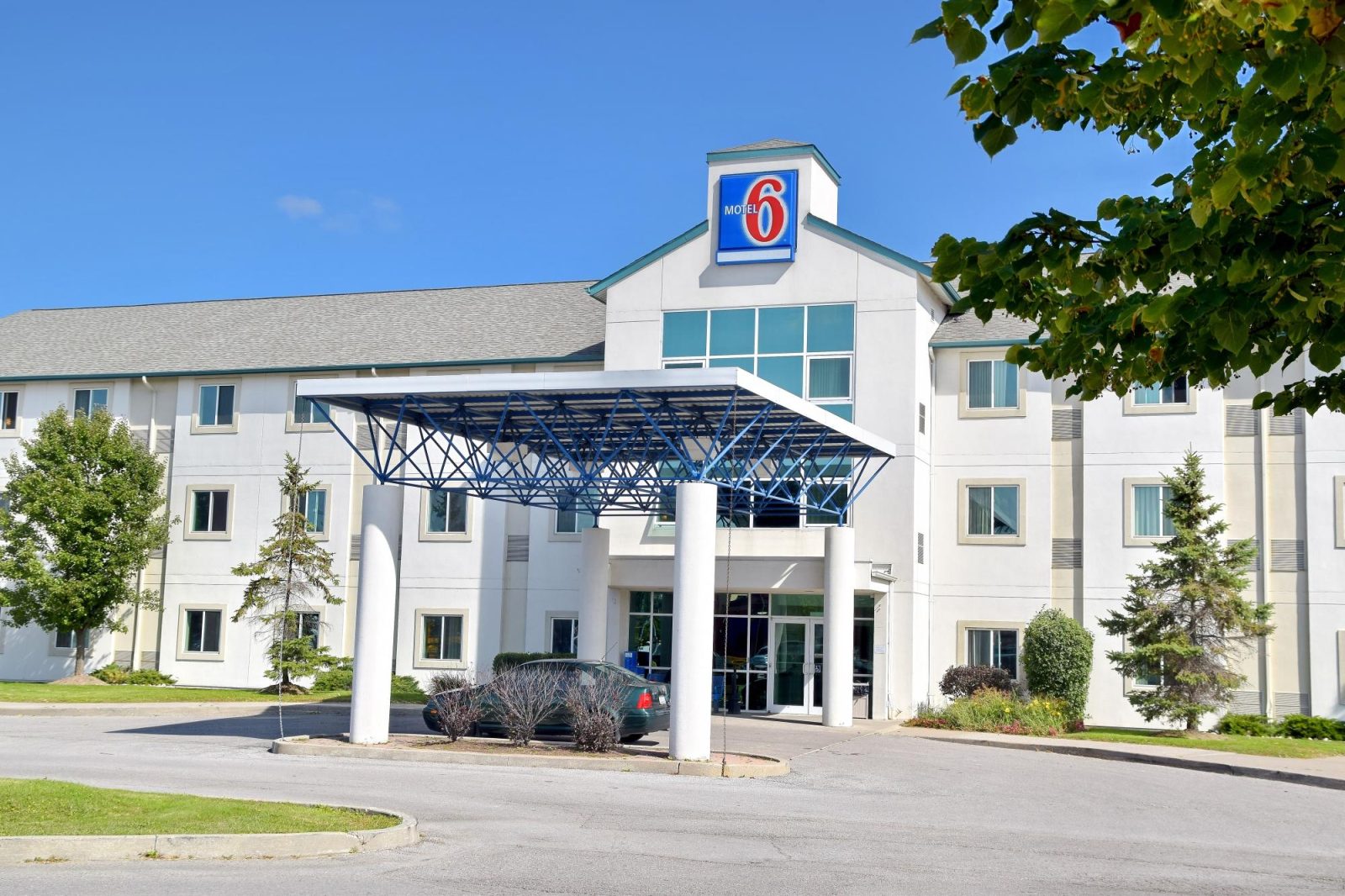 whitby motel six