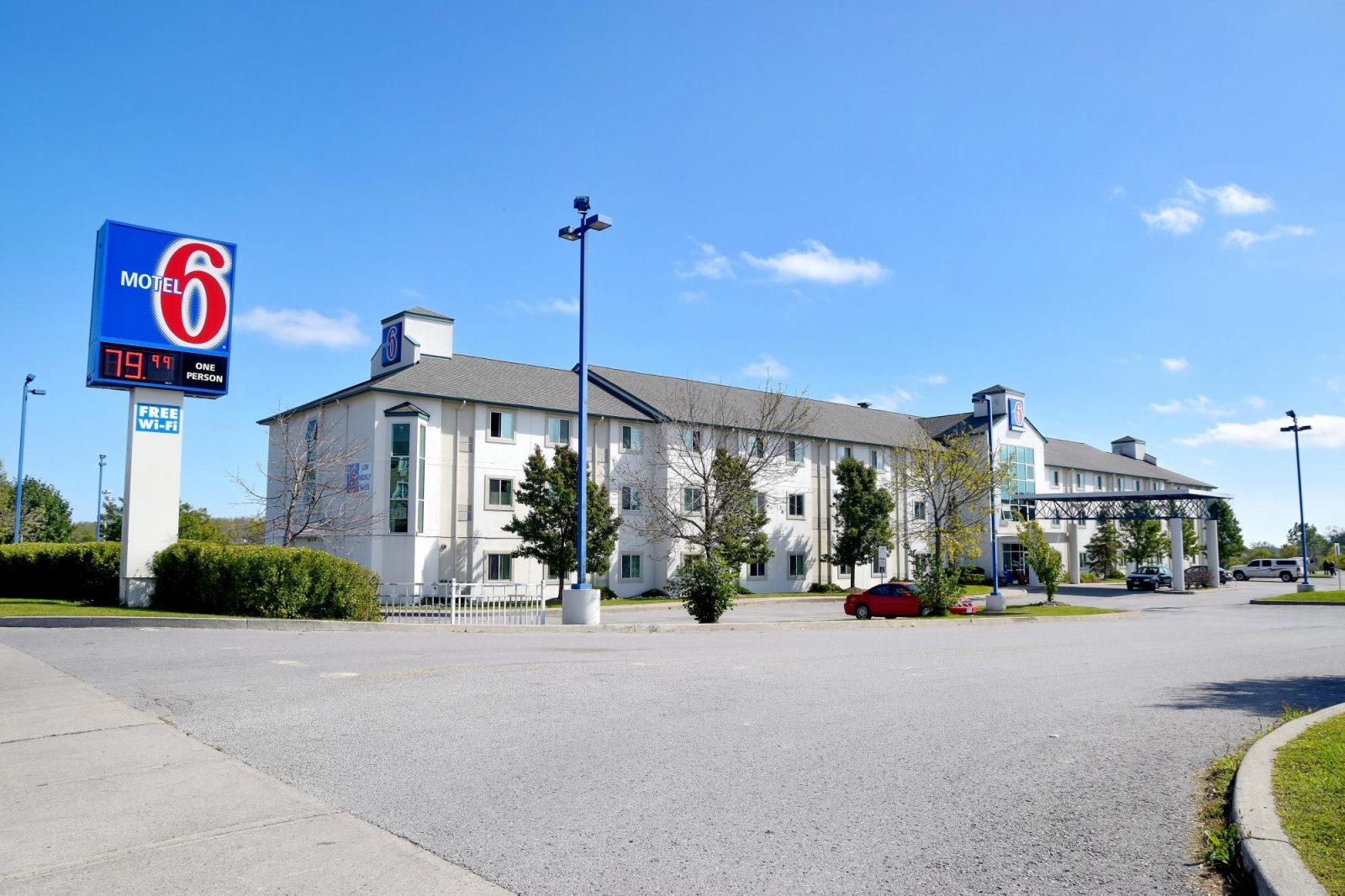 whitby motel six